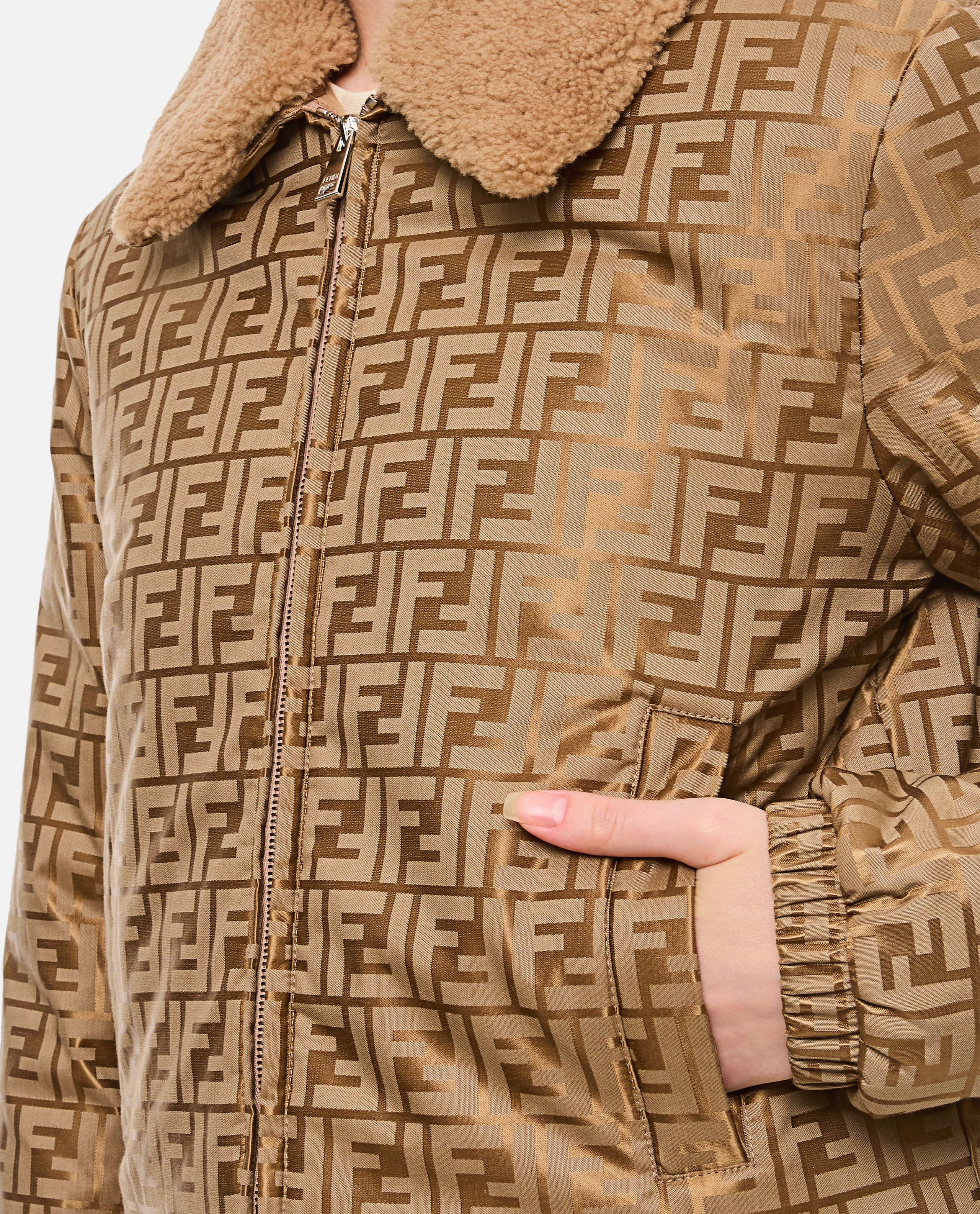 FENDI フェンディ ブルゾン（その他） アイボリー 4103825J0001 FENDI フェンディ ブルゾン（その他） アイボリー 4103825J0001