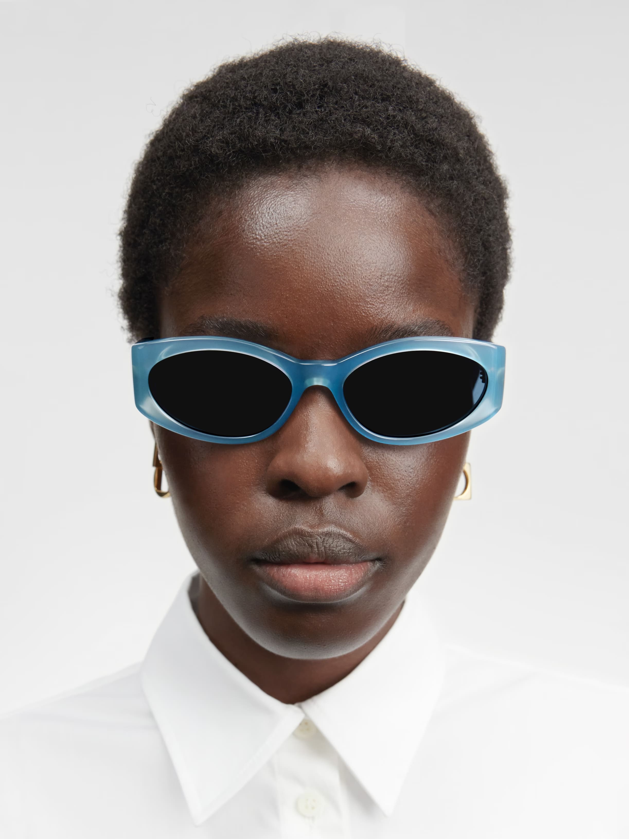 【送料&関税込】Jacquemus Ovalo - Light Blue Sunglasses - Un Jacquemus Ovalo - Light Blue Sunglasses | italist