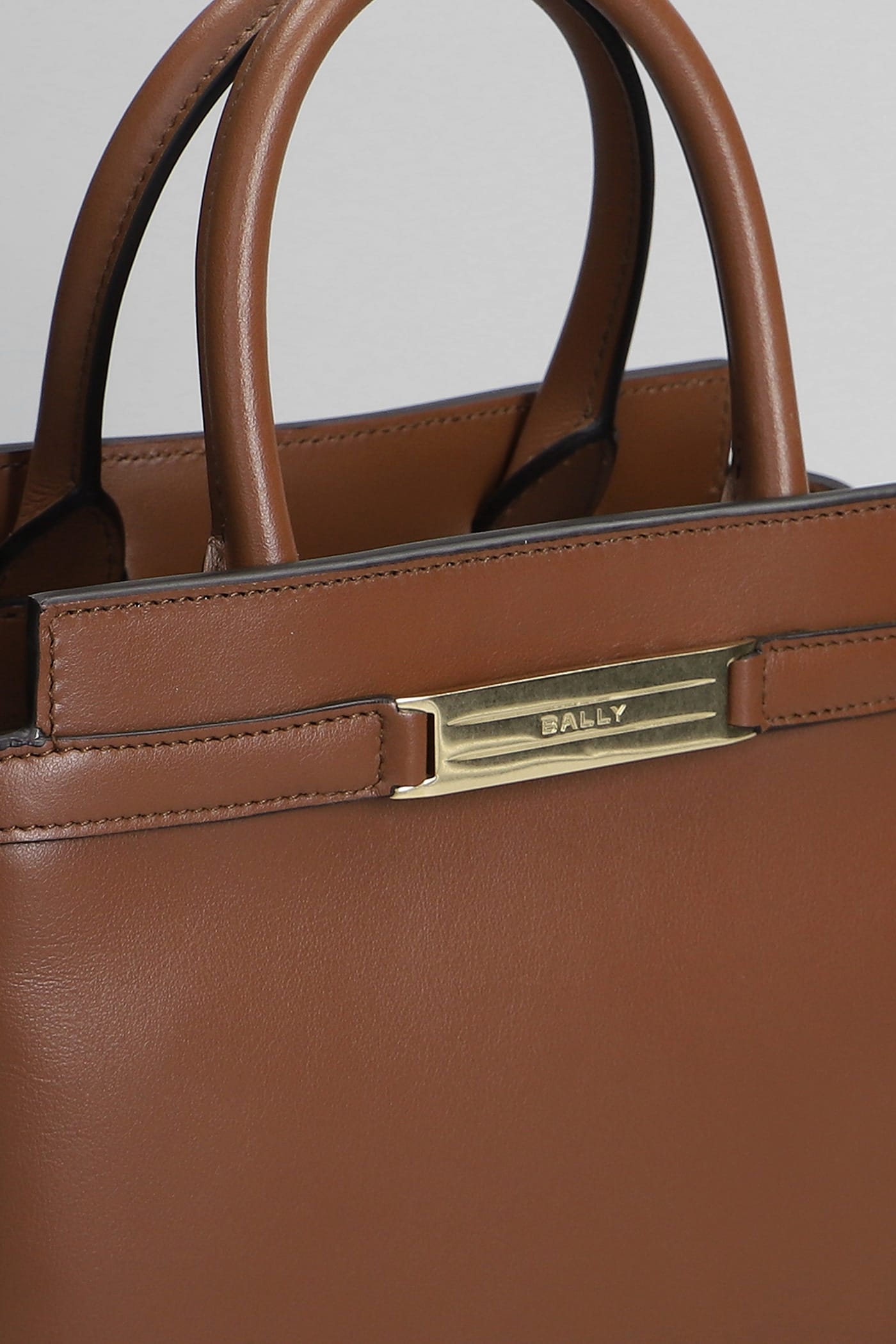 【送料&関税込】Bally Deco Daily S Shoulder Bag In Brown Lea Bally Deco Daily S Shoulder Bag In Brown Leather | italist