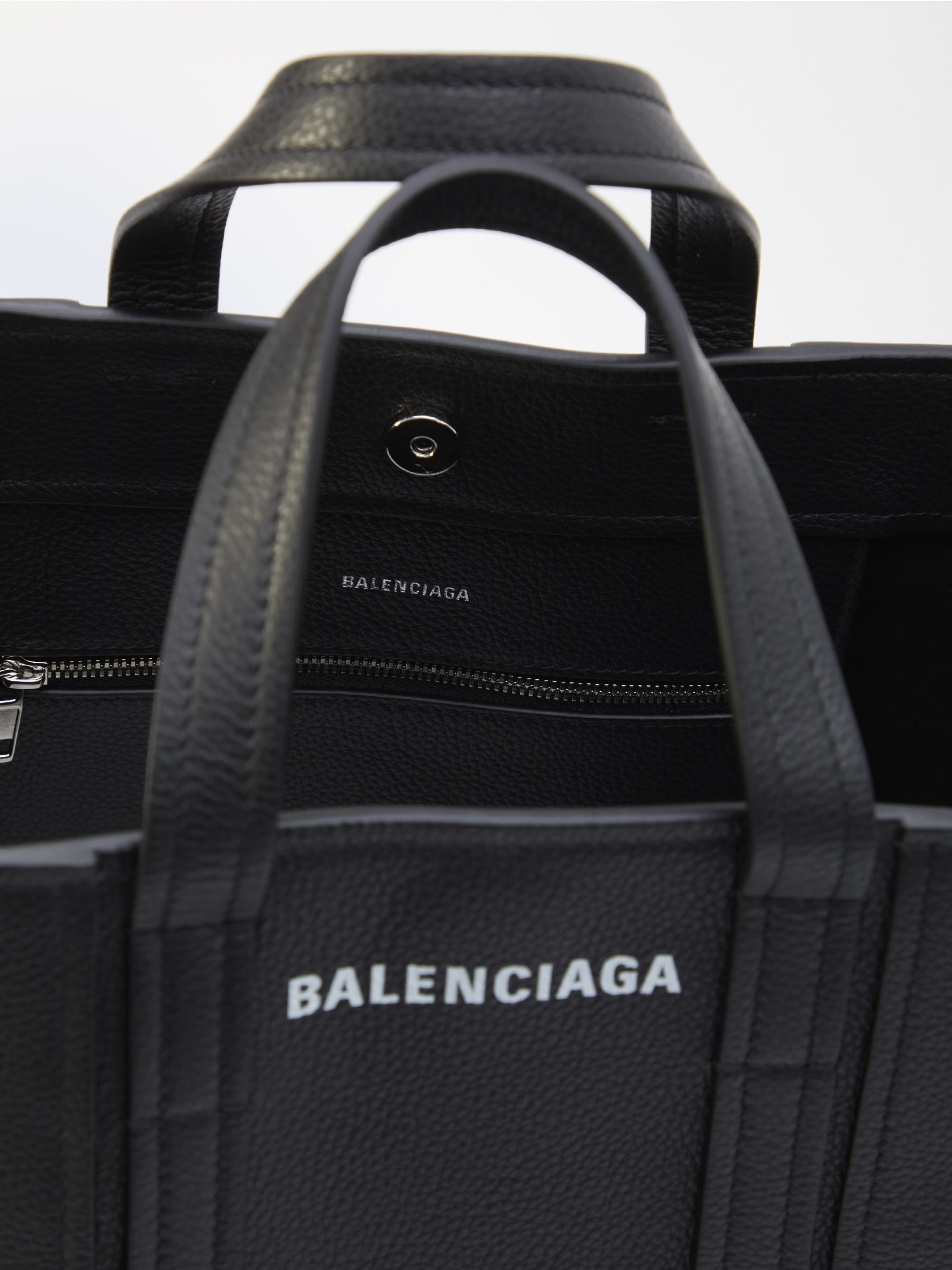 【送料&関税込】Balenciaga Everyday Small Bag Balenciaga Everyday Small Bag | italist