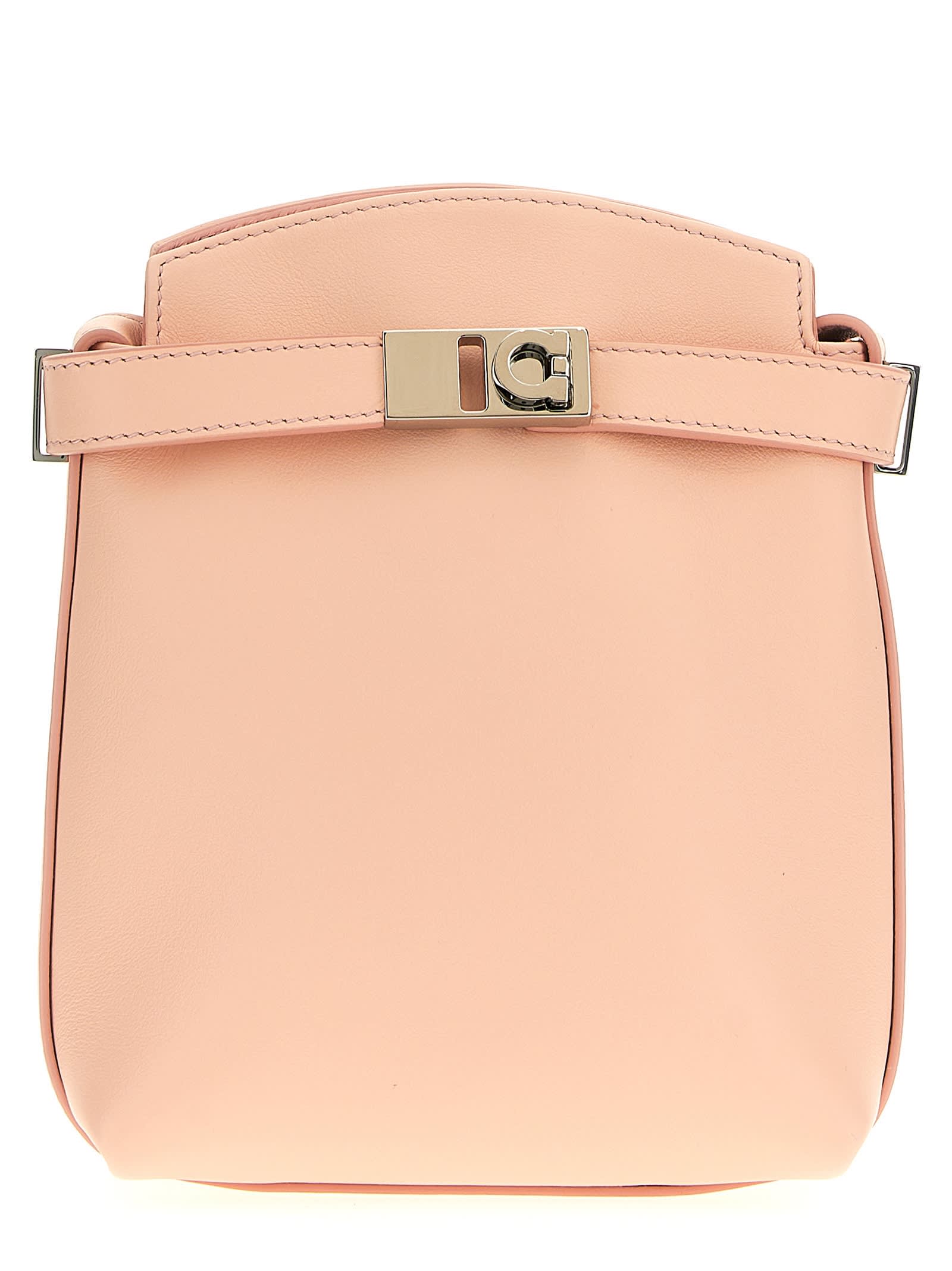 【★完売必至★】Salvatore Ferragamo ☆ Hug フォンホルダー Hug スマートフォンホルダー - ウィメンズ | Ferragamo