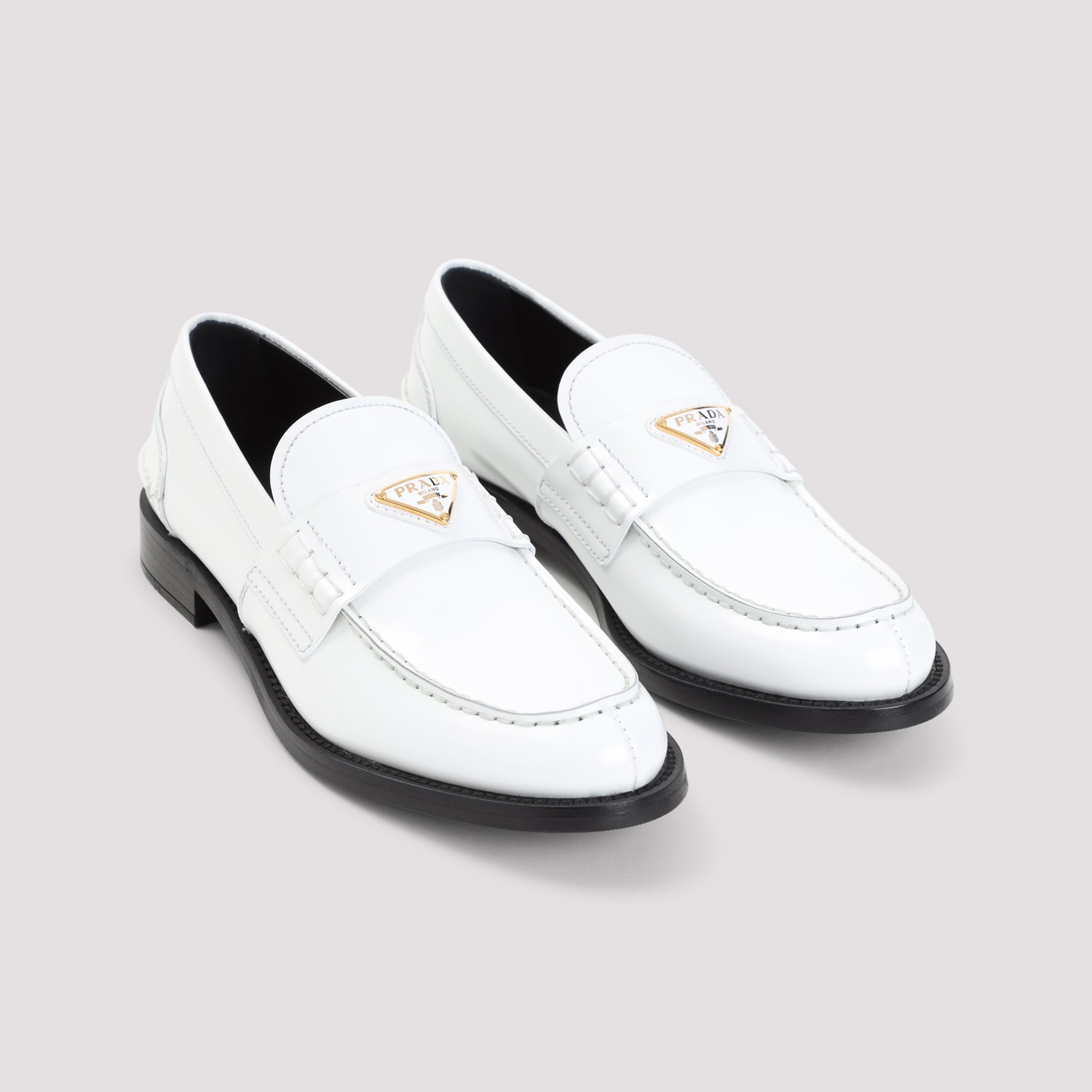 VIP【関税送料無料】希少 Prada Calf Leather Loafers Prada Men's Logo Cow Leather Loafers (All New In) IFCHIC.COM