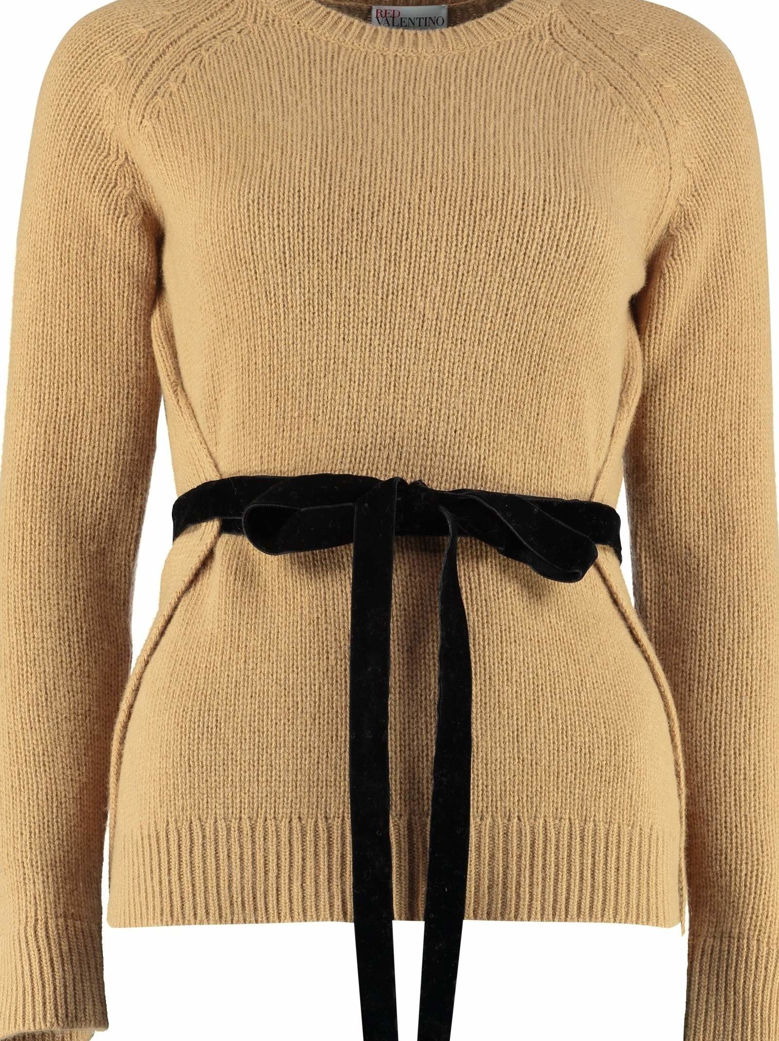 wool sweater with velvet ribbon-belt in brown