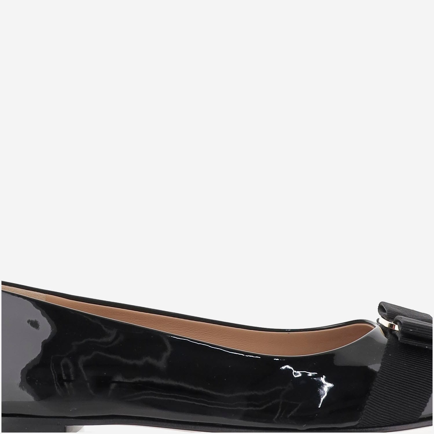 Ferragamo Varina Bow-embellished Patent-leather Ballet Flats In Black