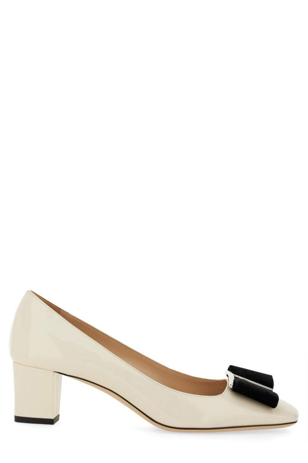 T-plaque Bow Detailed Pumps