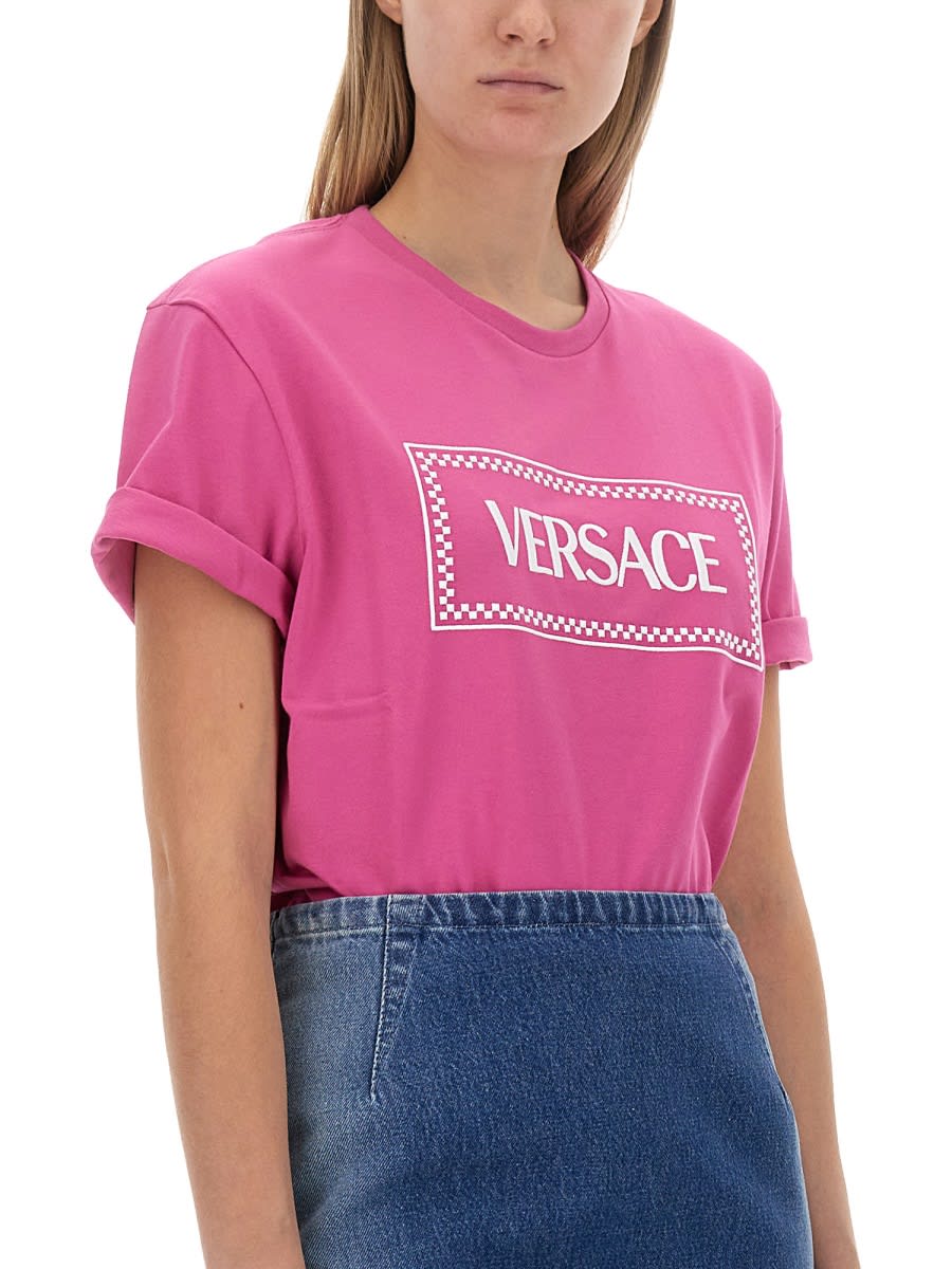 Shop Versace T-shirt With 90s Vintage Logo In Fuchsia