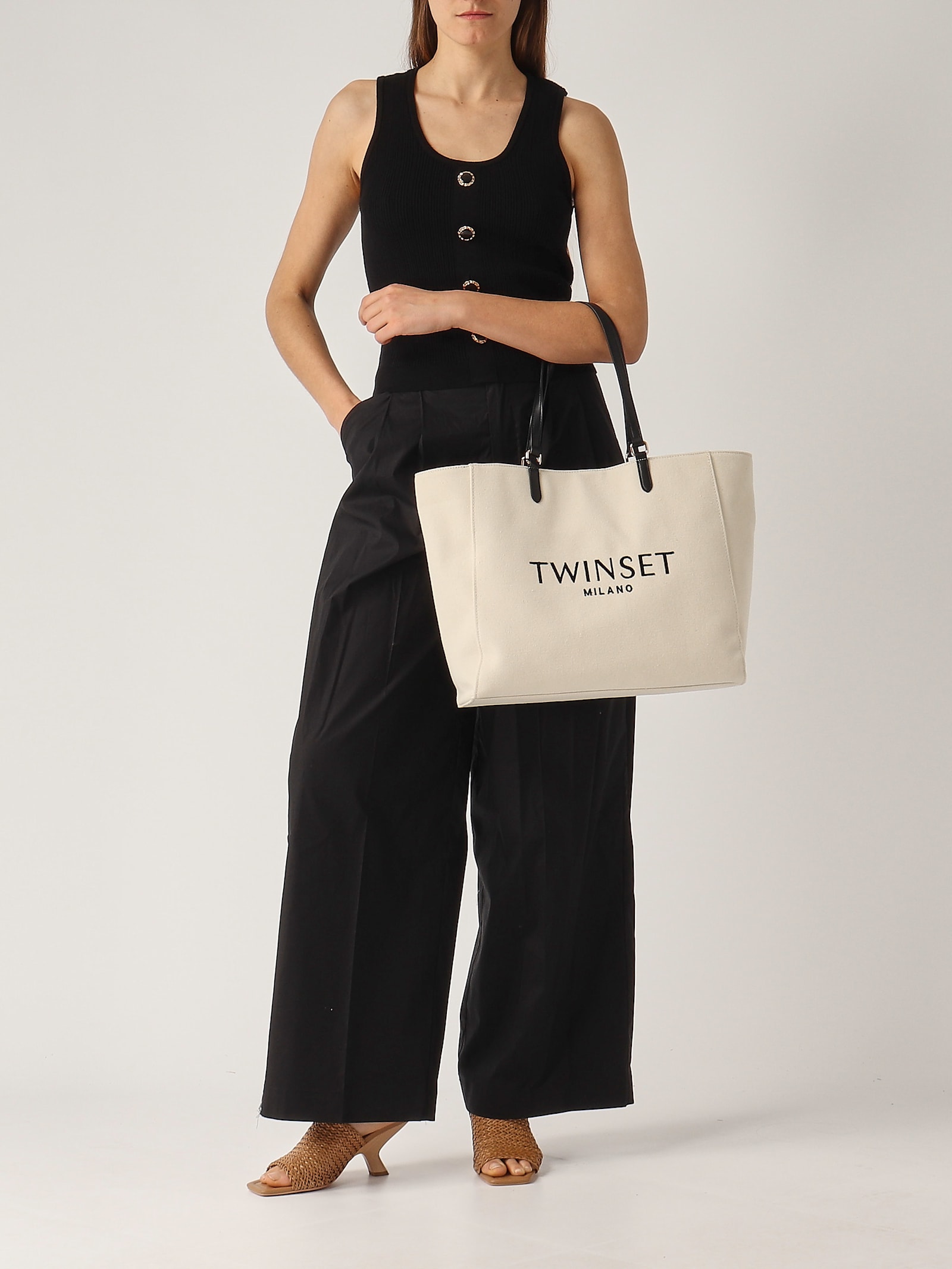 Twinset Top In Maglia Con Bottone Decoro Top-wear In Nero