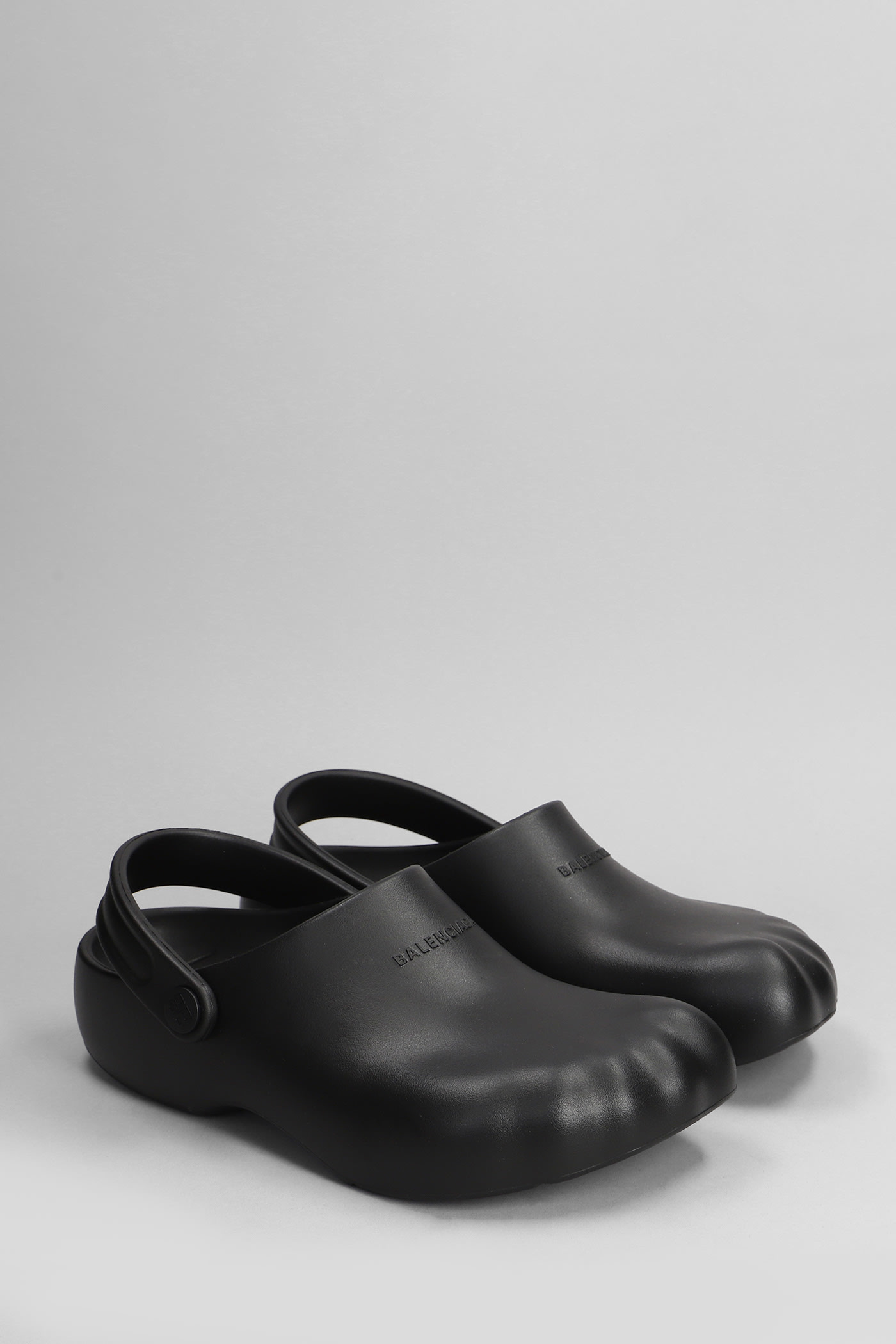 Shop Balenciaga Sunday Molded Slipper-mule In Black Rubber/plasic