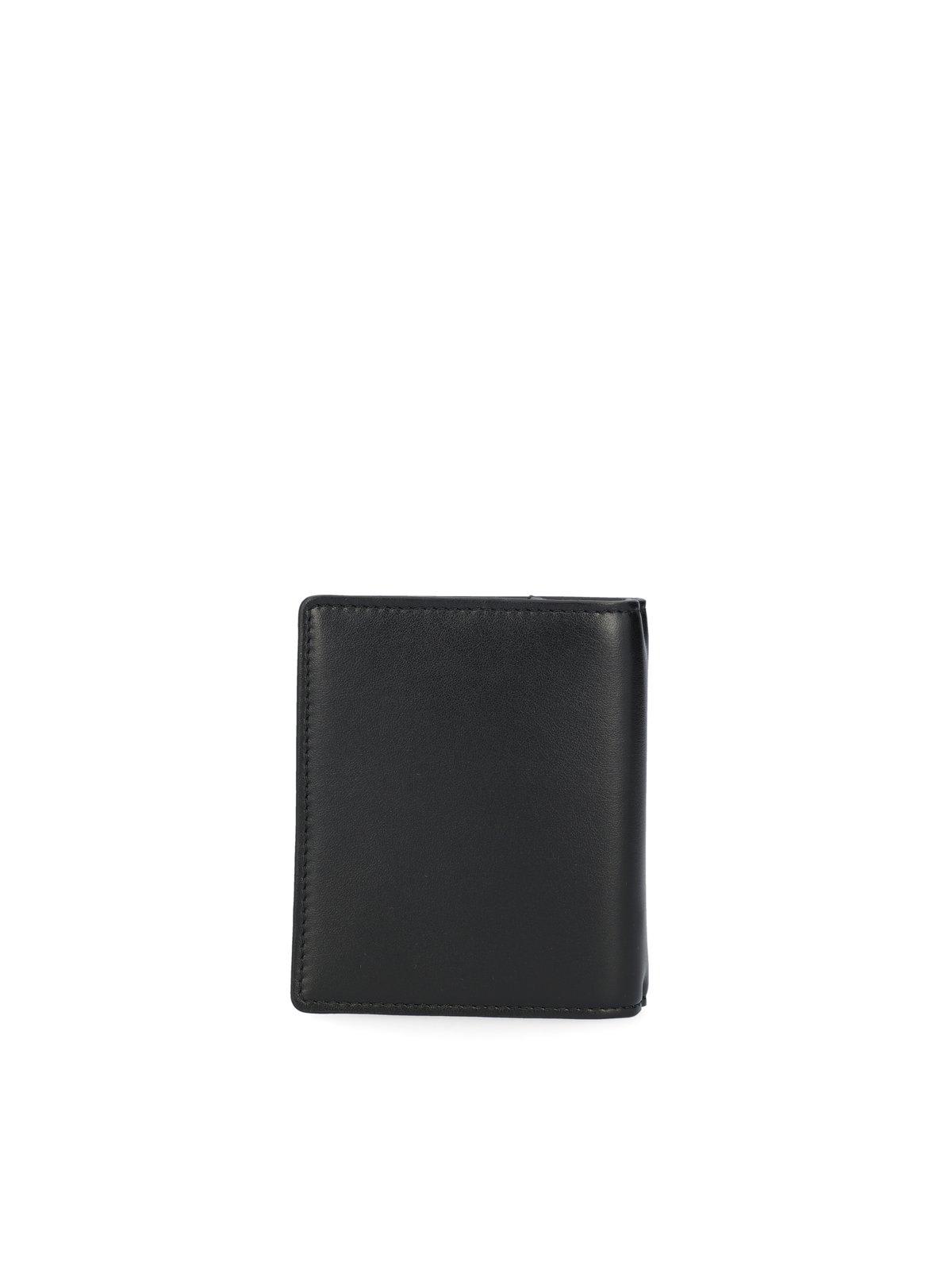Shop Chloé Sense Compact Bi-fold Wallet In Black