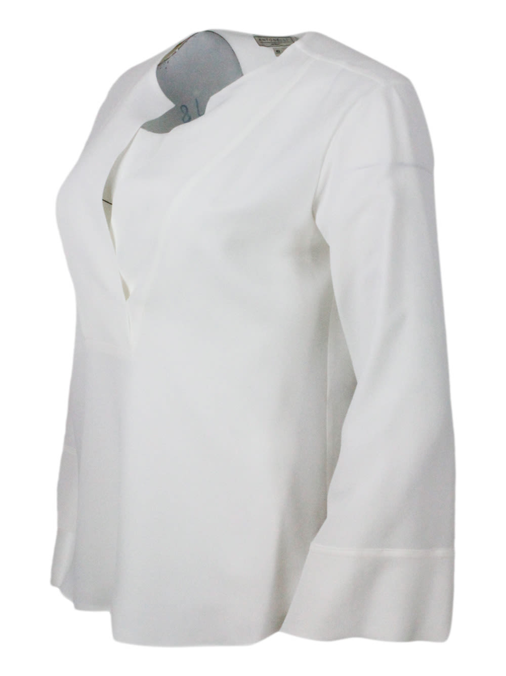 Shop Antonelli Lightweight Shirt In Stretch Silk Crepes With V-neck. Fluid Fit In Cream