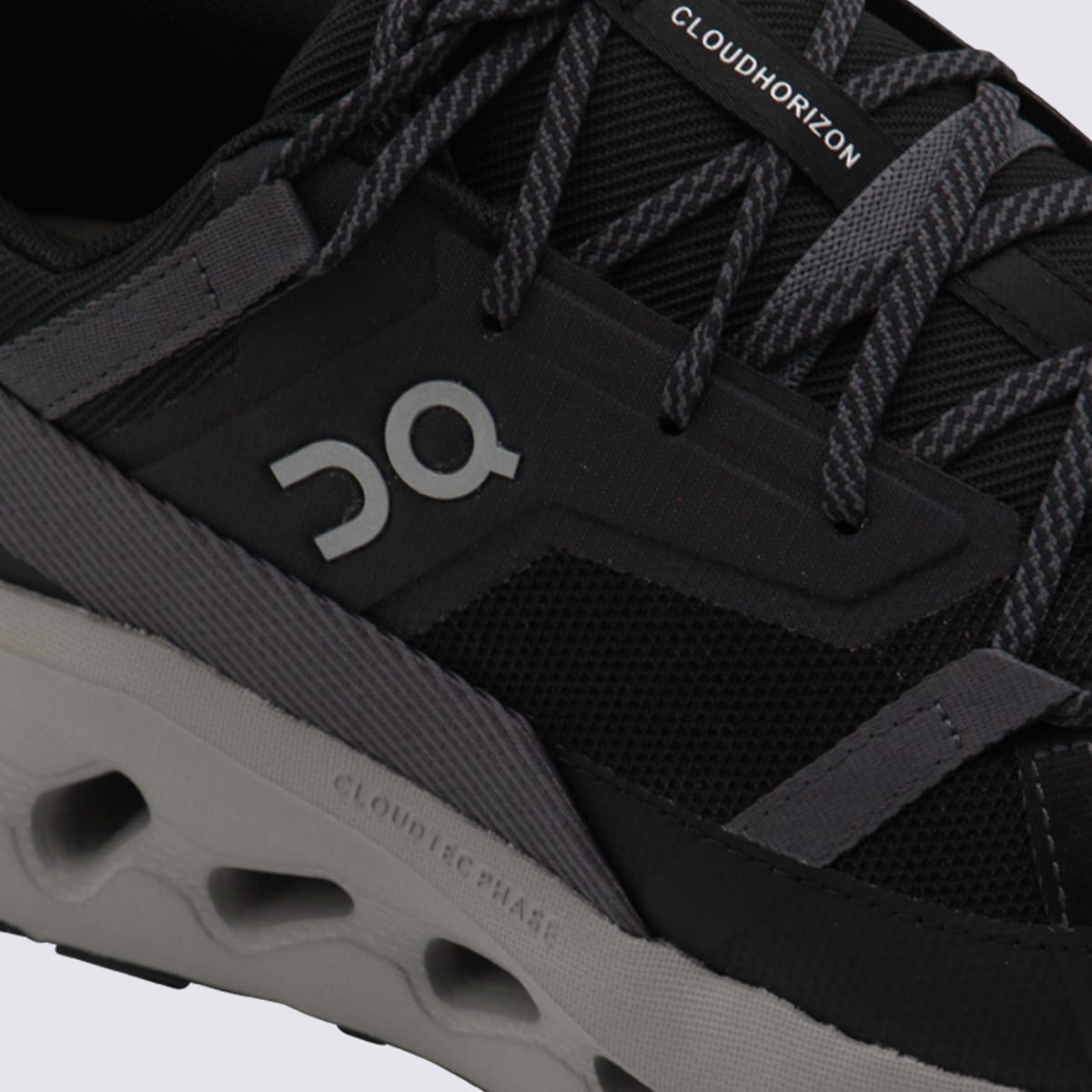 On Black Cloud Horiz Sneakers In Black