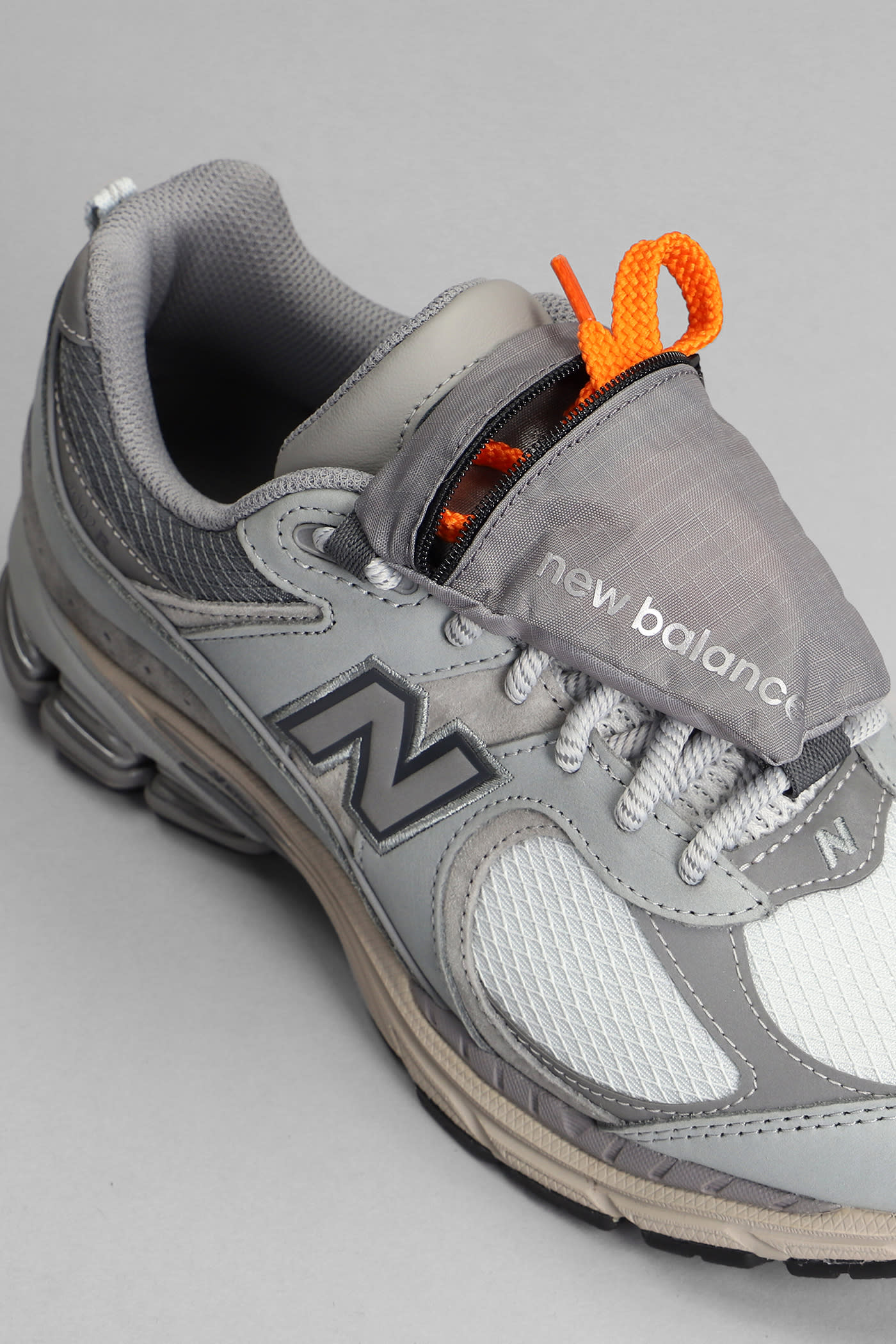 NEW BALANCE 2002R SNEAKERS IN GREY SYNTHETIC FIBERS 