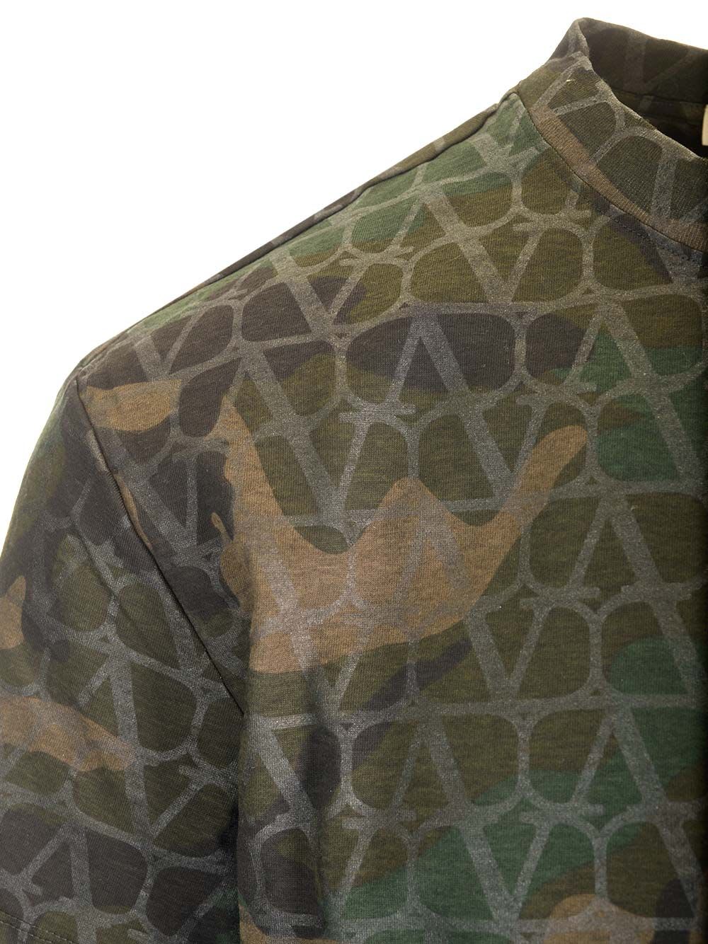 Shop Valentino T-shirt With Toile Iconographe Camouflage Print