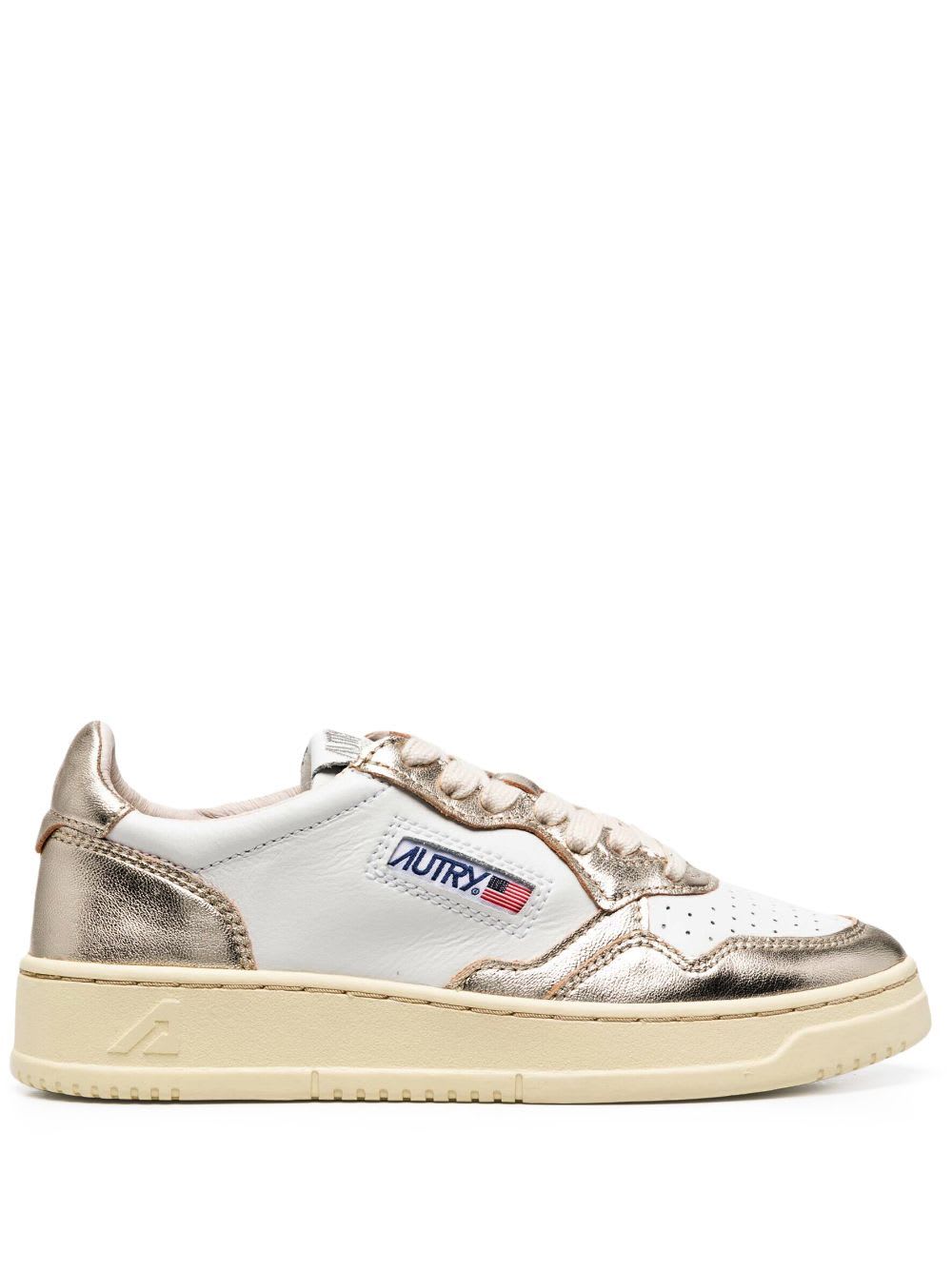 Autry Medalist Low Sneakers In White Platinum