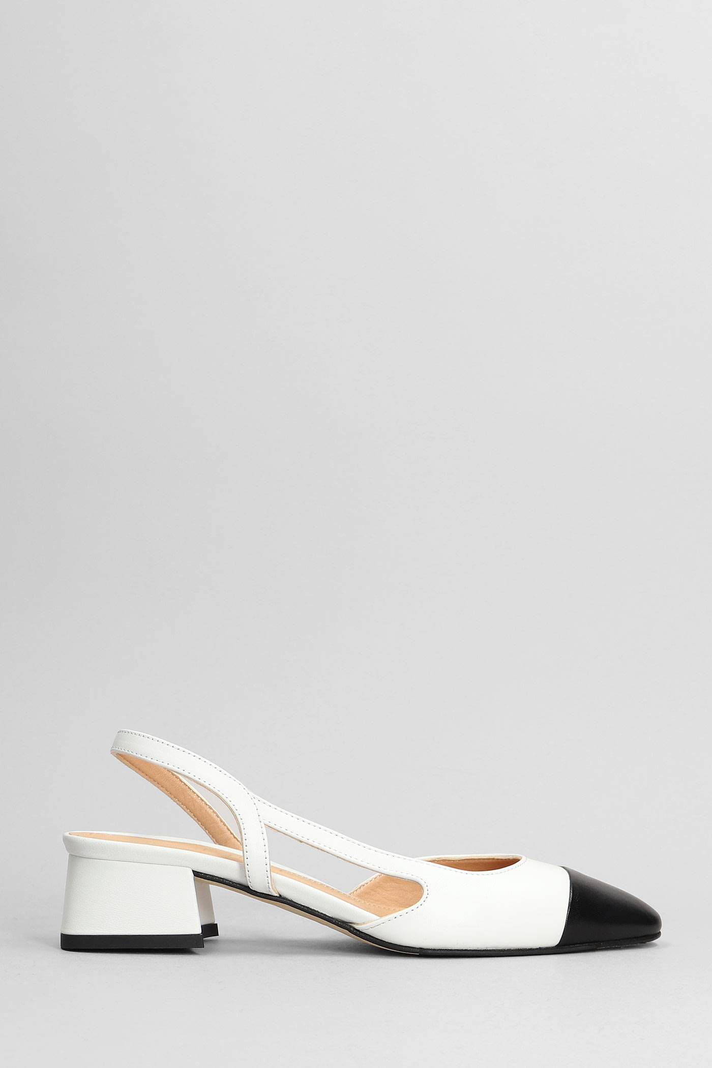 Pumps In White Leather