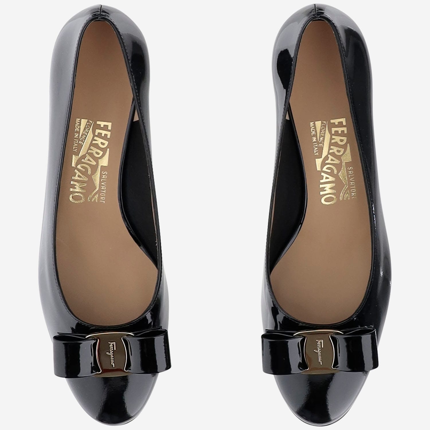 Ferragamo Vara Bow-embellished Patent-leather Pumps In Black