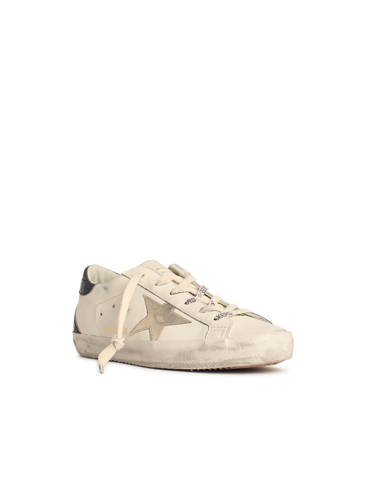 Golden Goose Women 'super-star' White Low Top Sneakers With Embossed Logo And Contrasting Heel In Le In Burgundy