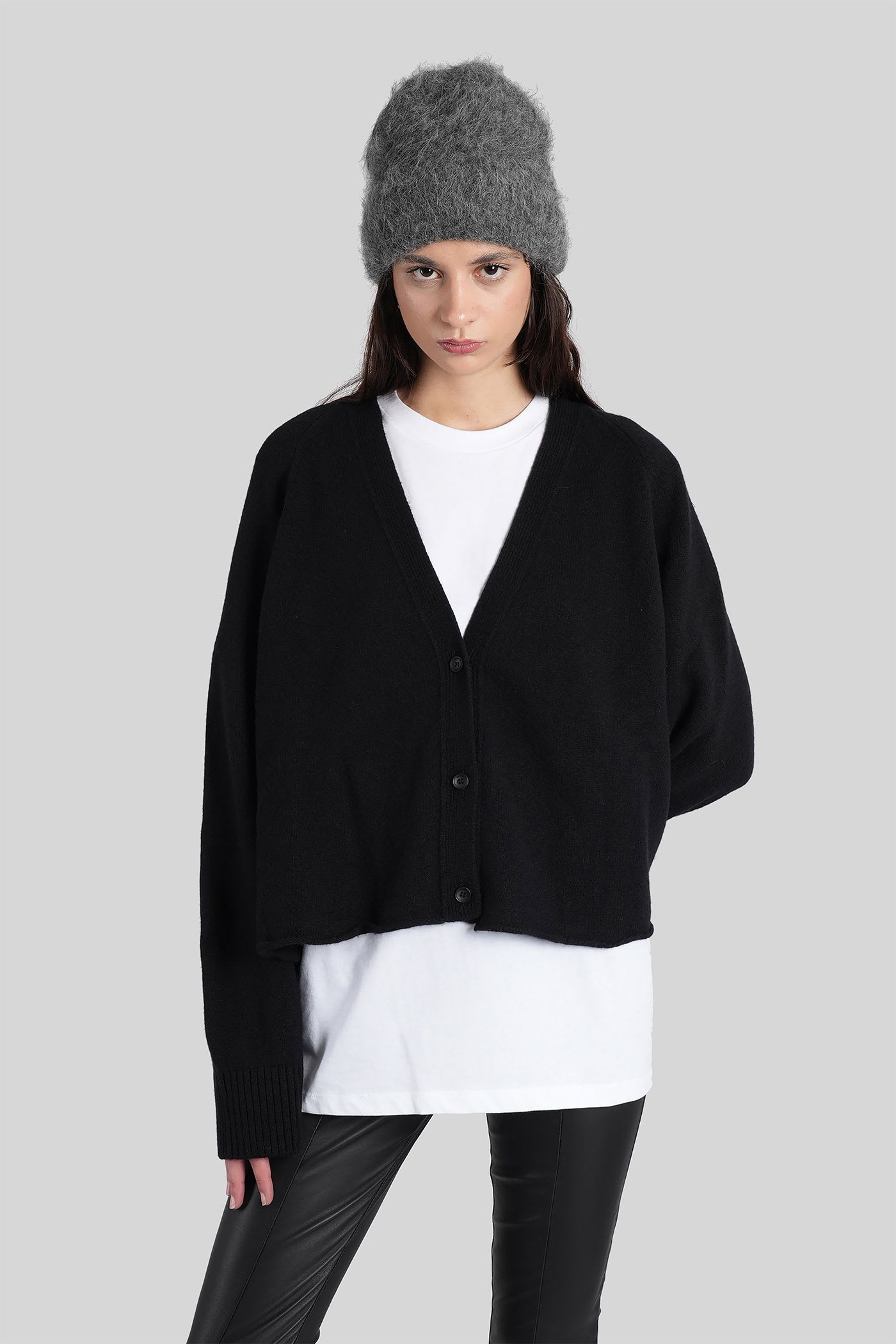 Laneus Buttoned Cardigan In Black