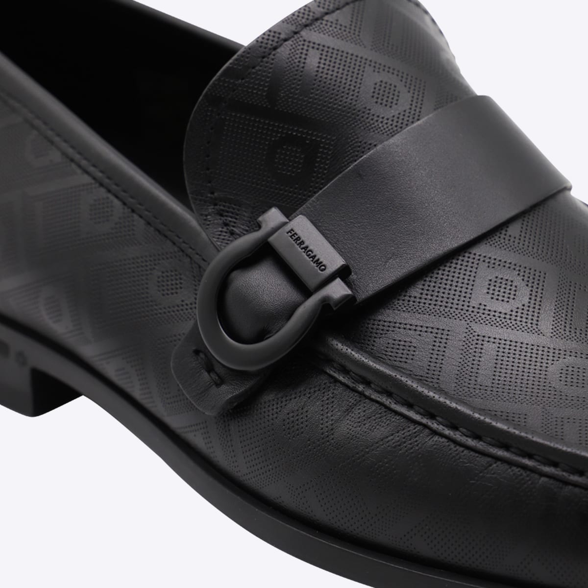 Ferragamo Monogram Pattern Buckle Detail Loafers In Black