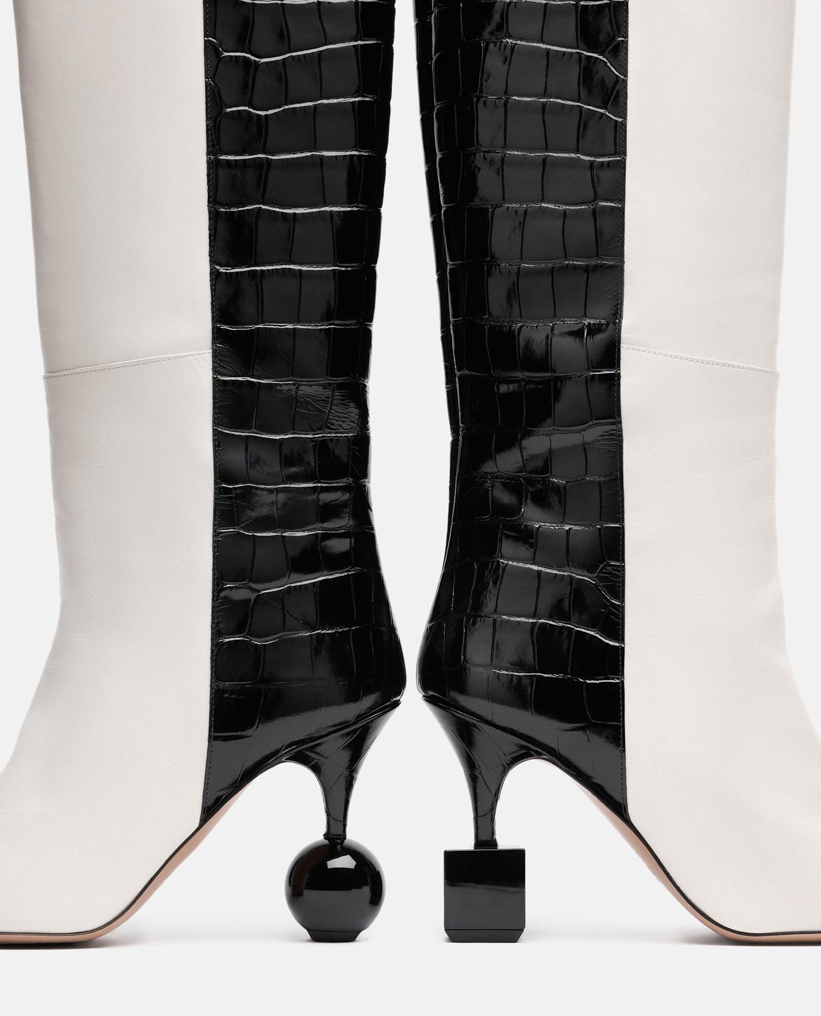 Shop Jacquemus Les Bottes Bisou Leather Boots In White