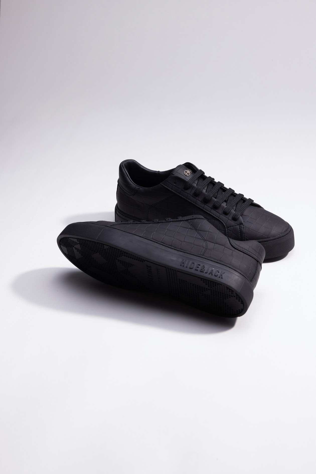 Shop Hide&amp;jack Low Top Sneaker - Essence Black Black