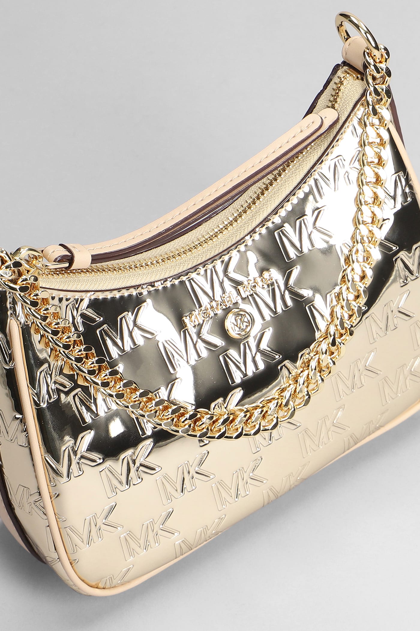 Shop Michael Kors Jet Set Charm Shoulder Bag In Gold Leather