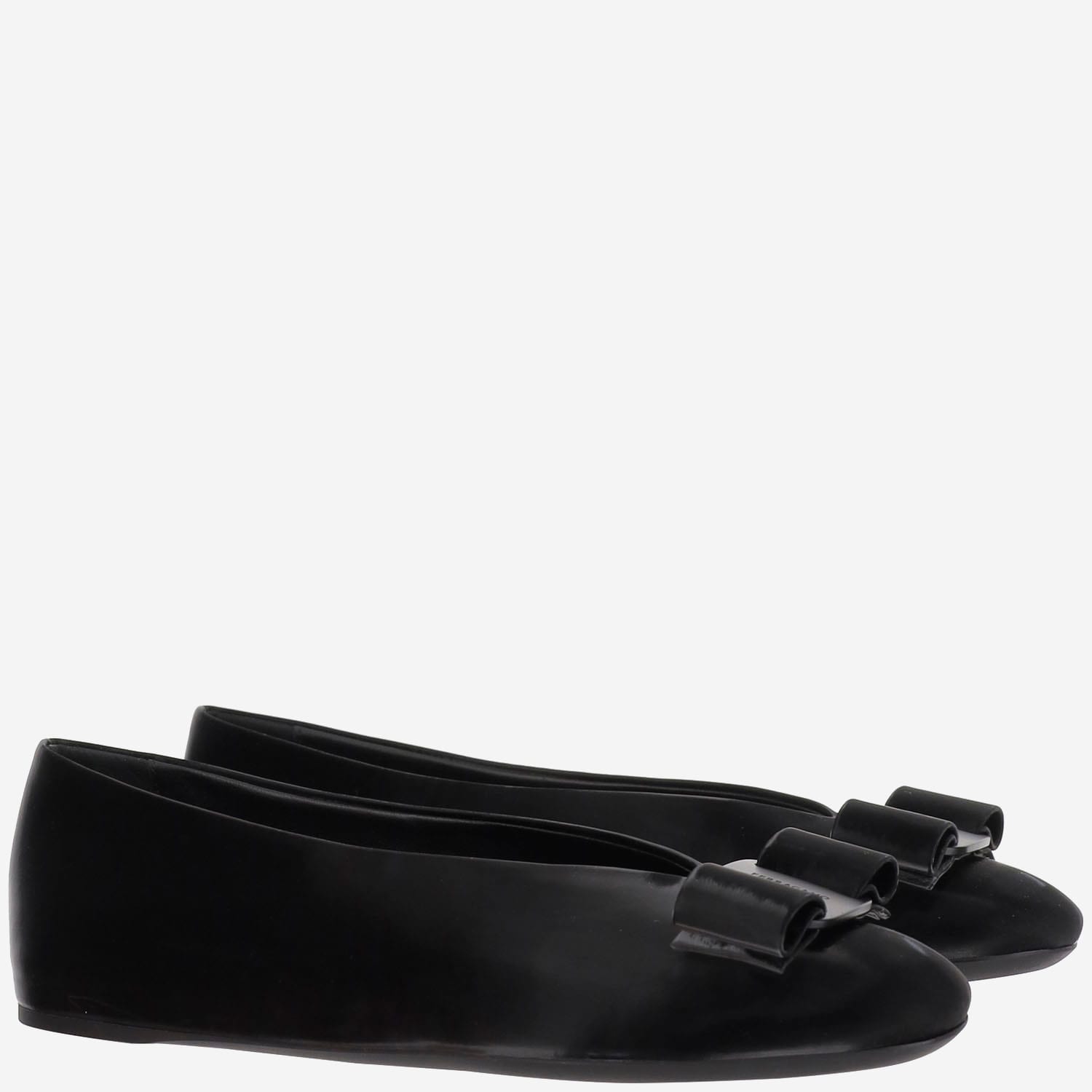 Ferragamo Leather Round Toe Ballerina Shoes With Bow Detail In Black