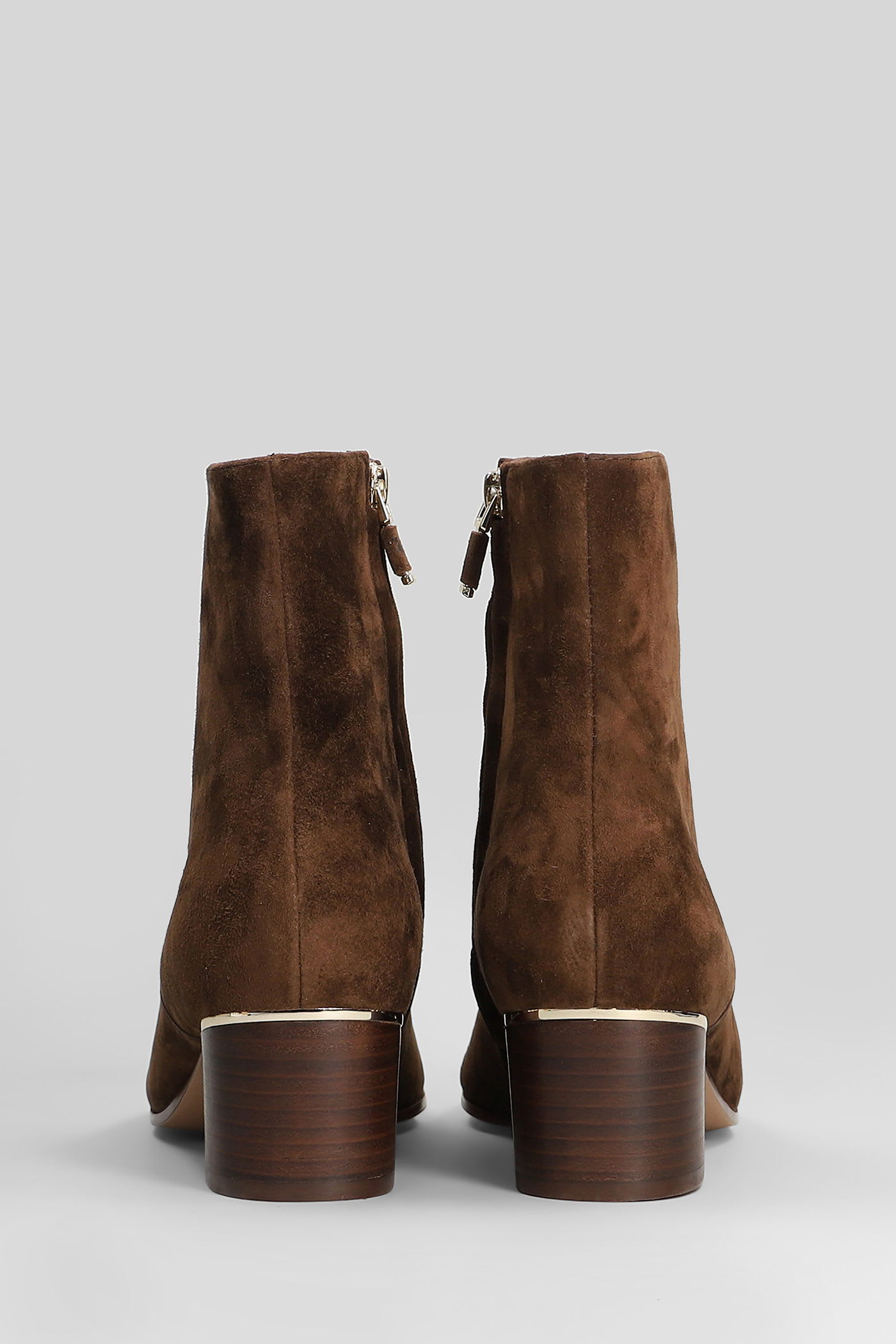Lola Cruz Low Heels Ankle Boots In Brown Suede In Brown