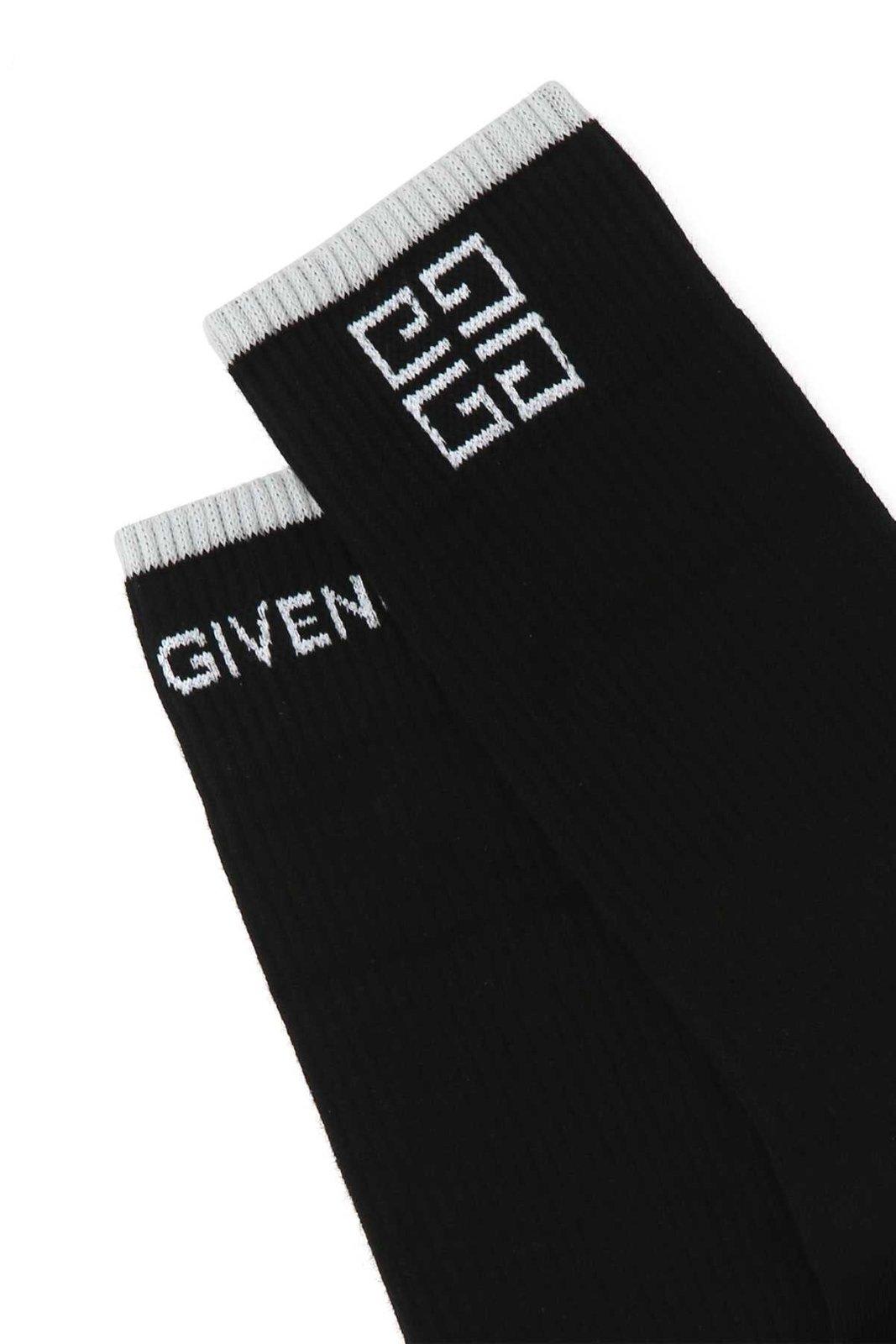 Shop Givenchy Logo Intarsia Crew Socks In Nero/bianco