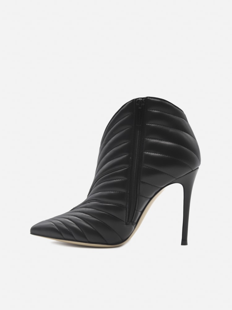 Shop Gianvito Rossi Eiko Ankle Boots In Matelassé Effect Leather In Black
