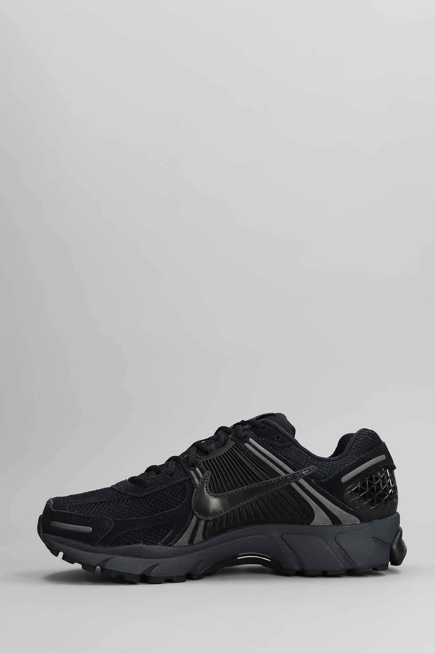 Nike Zoom Vomero 5 Sneakers In Black Leather And Fabric In Black