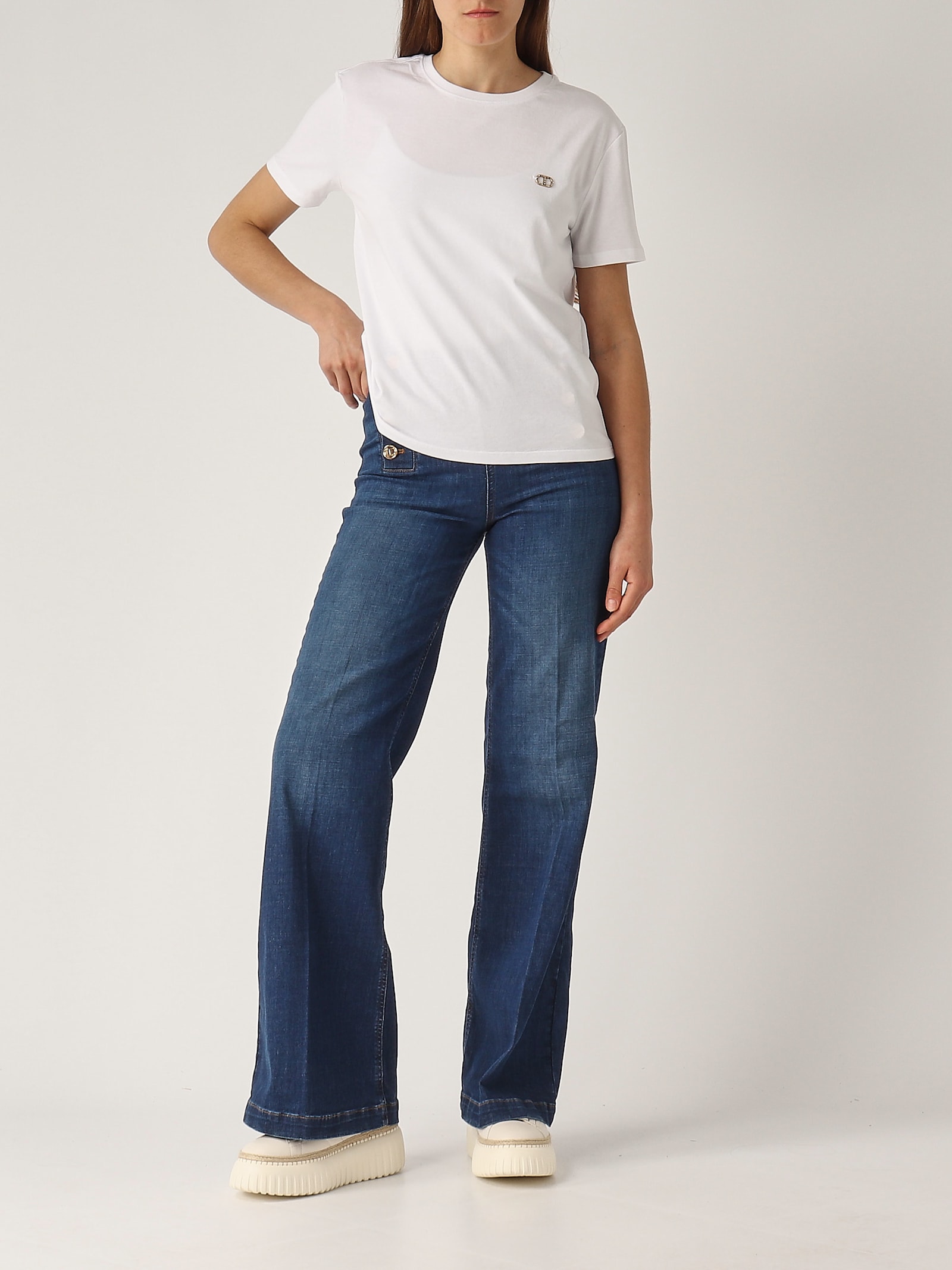 Twinset T-shirt Con Oval-t Metallico T-shirt In Bianco