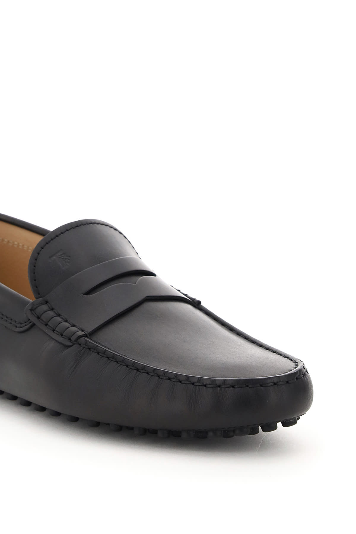 Tod's Nuovo Gommino Driver Loafers In Nero (black)