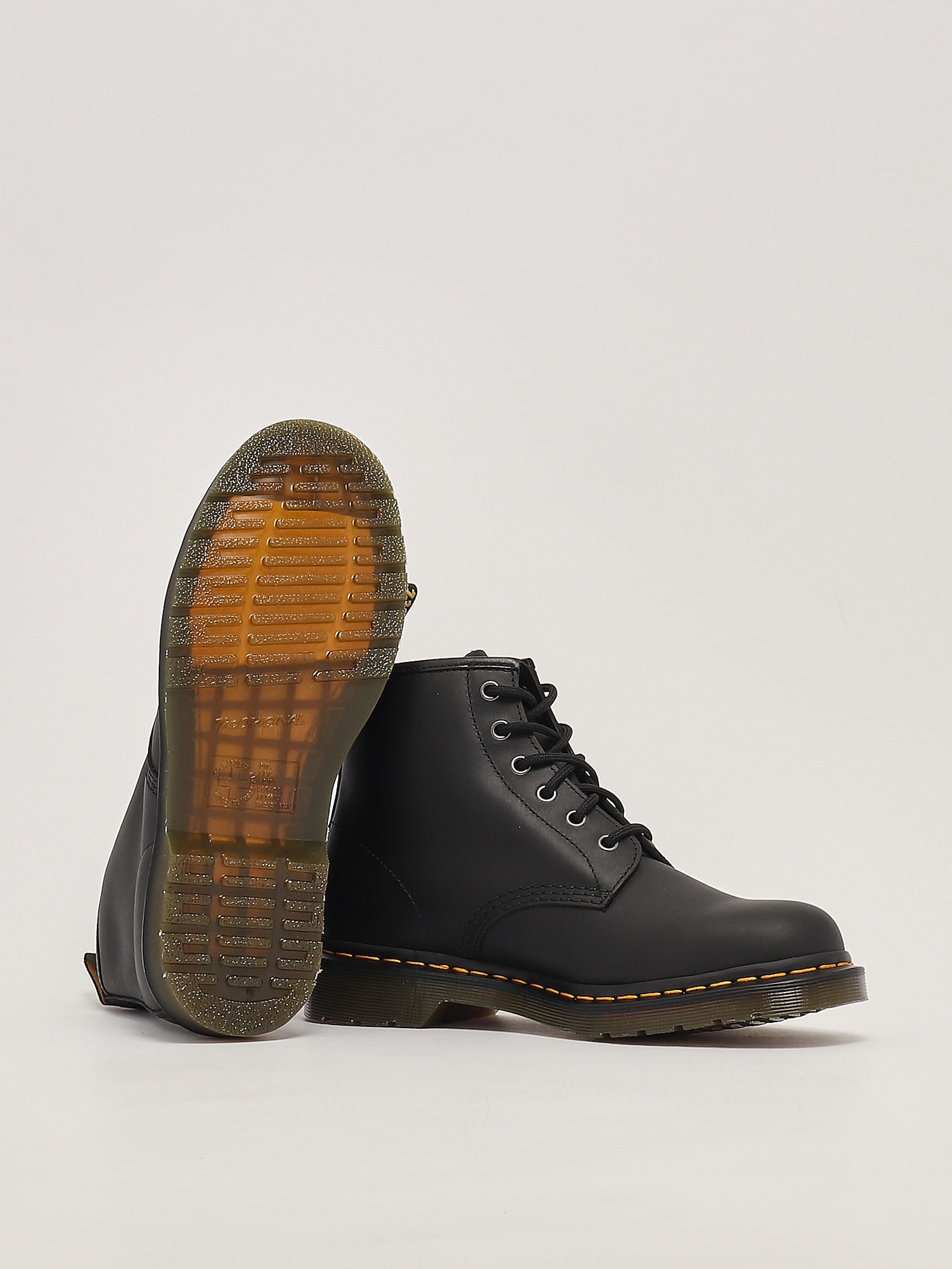 Shop Dr. Martens' Stivaletto Stringato In Nappa Boots In Nero