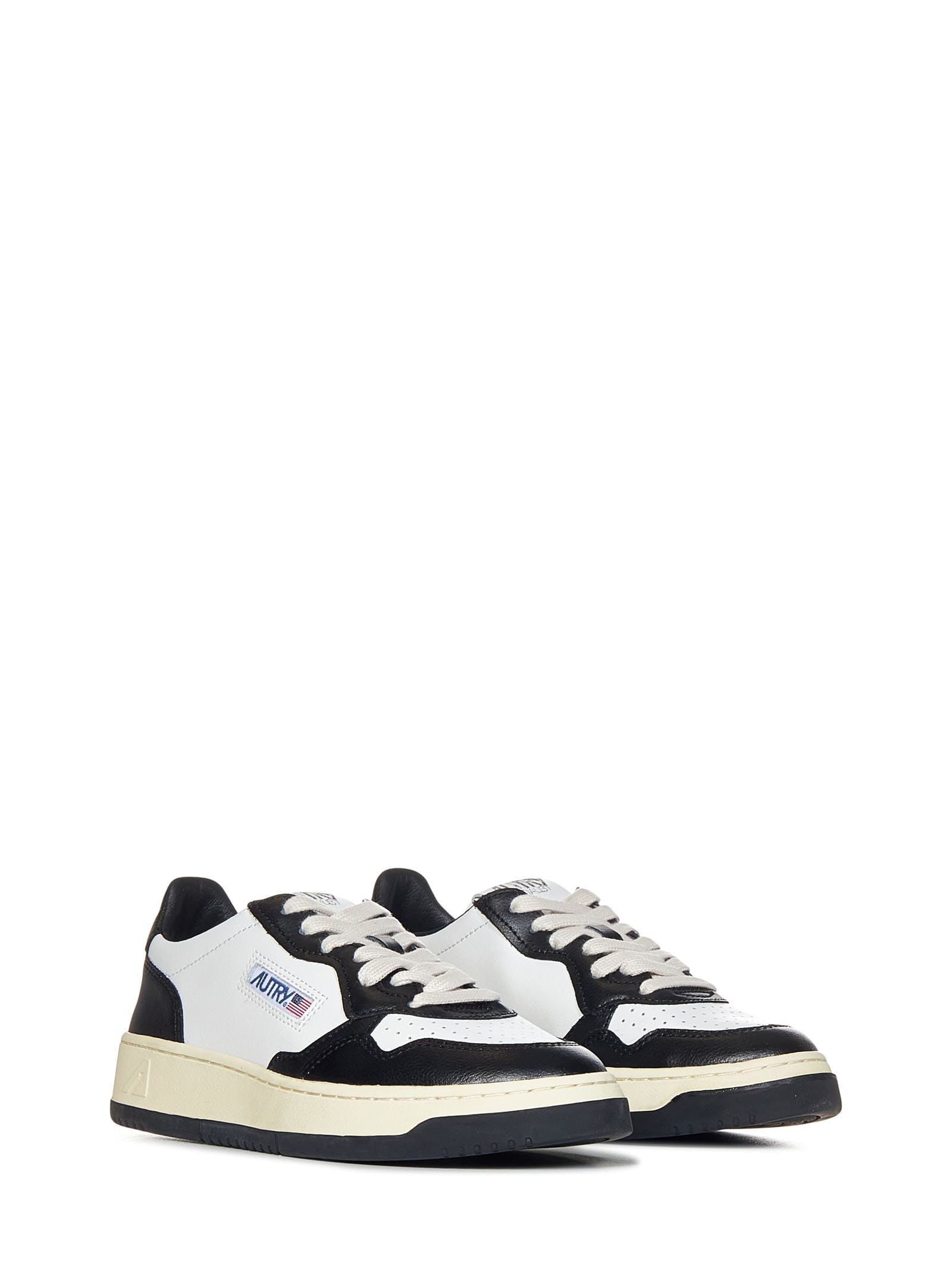 Shop Autry Medalist Low Sneakers In Bianco+lilla