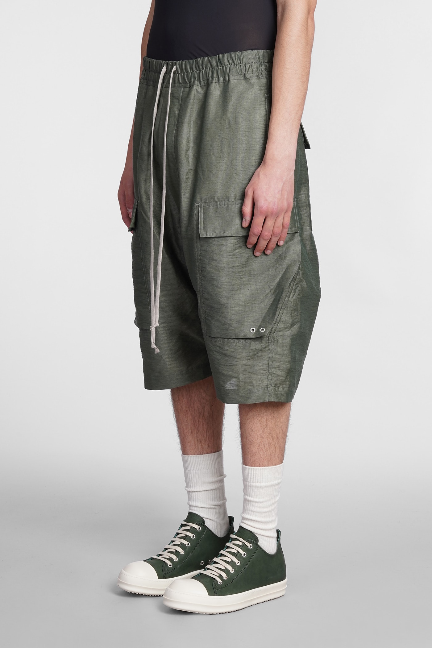 Cargo Pods Shorts In Green Linen In Grey