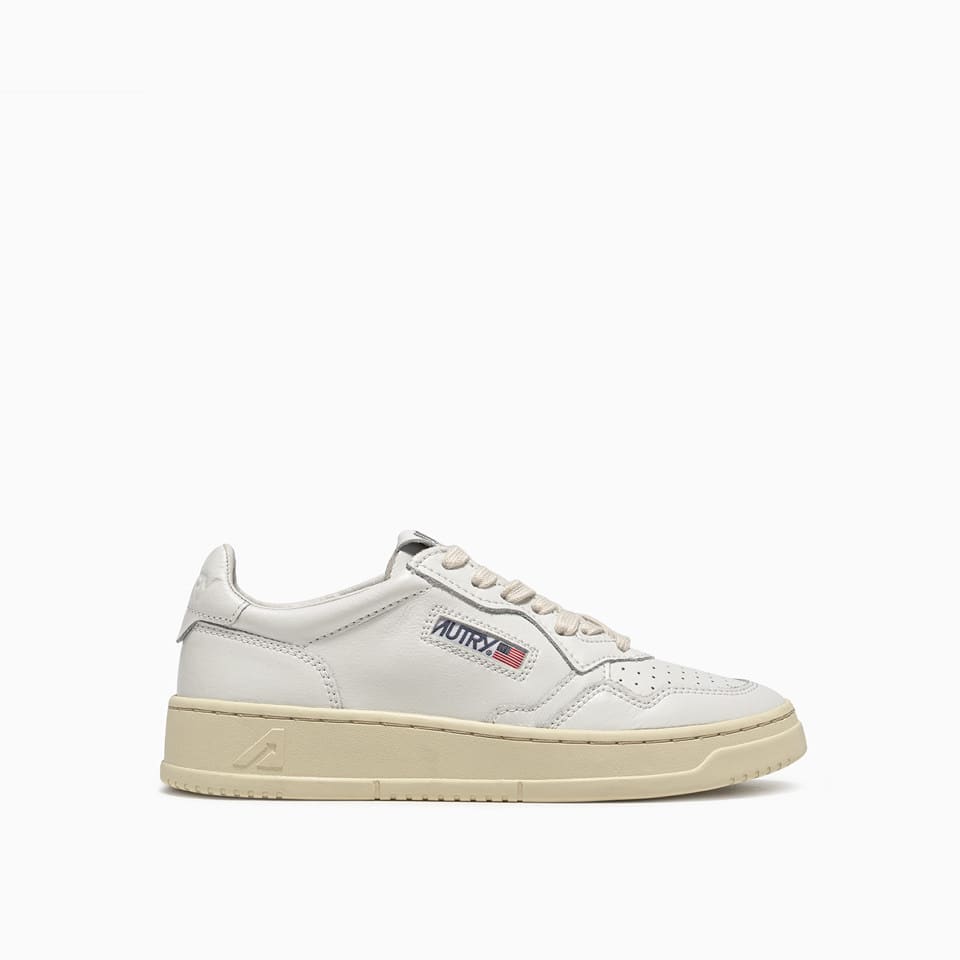 Shop Autry Medalist Low Man In Bianco