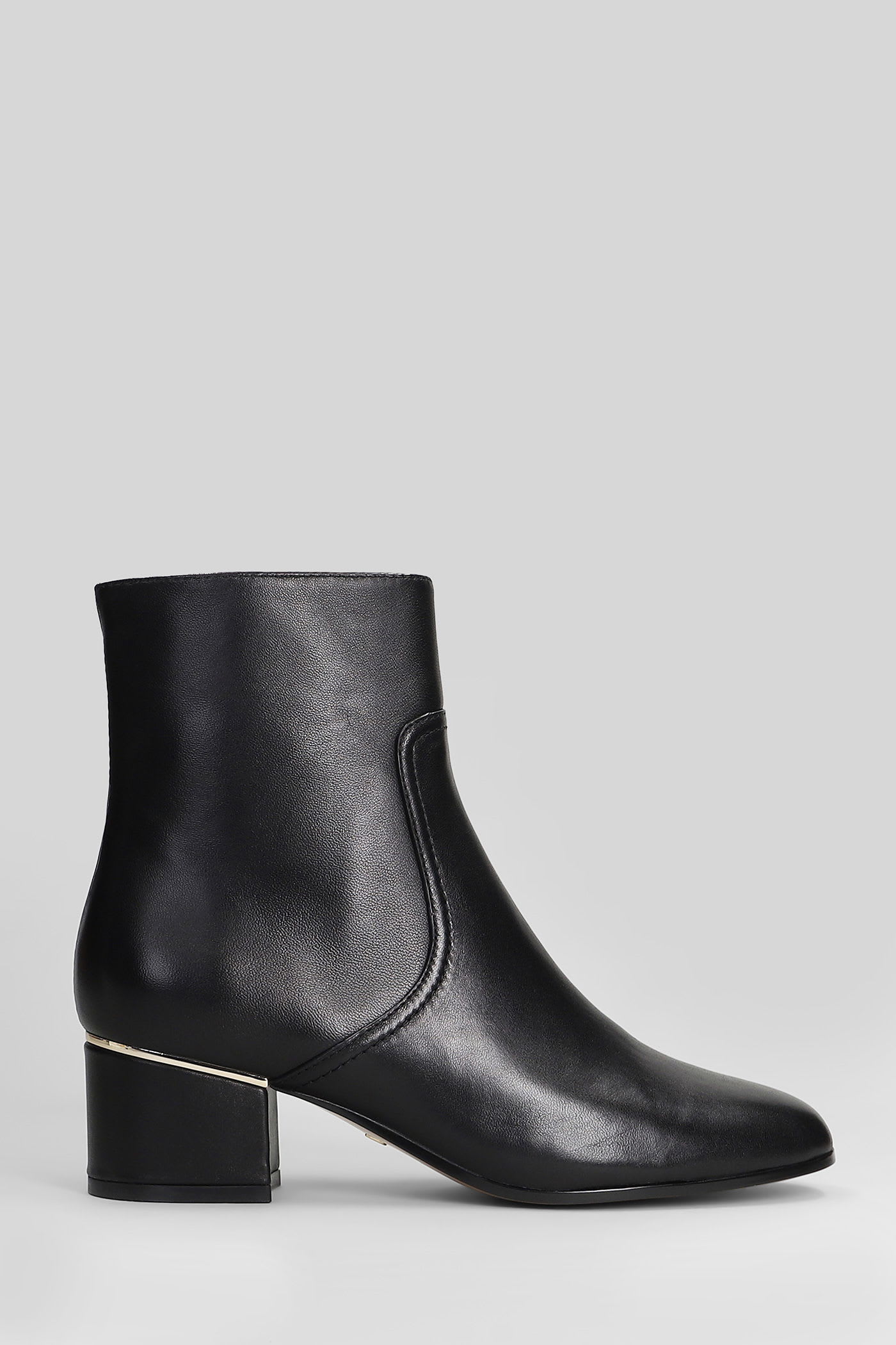Lola Cruz Low Heels Ankle Boots In Black Leather In Black