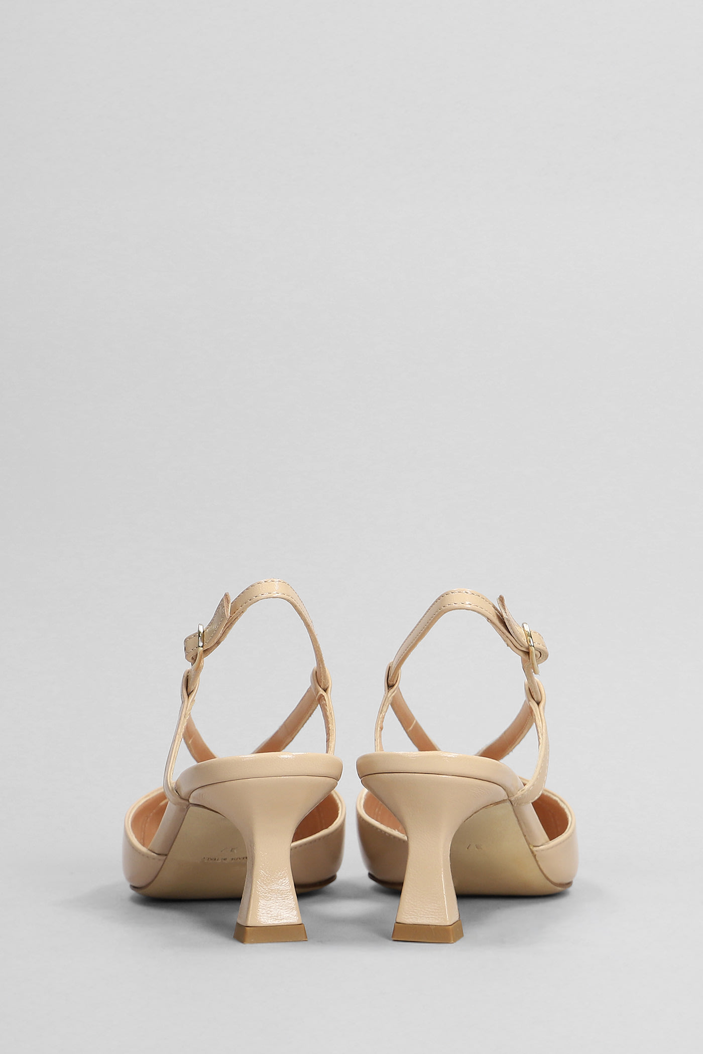 Julie Dee Pumps In Powder Leather In Powder
