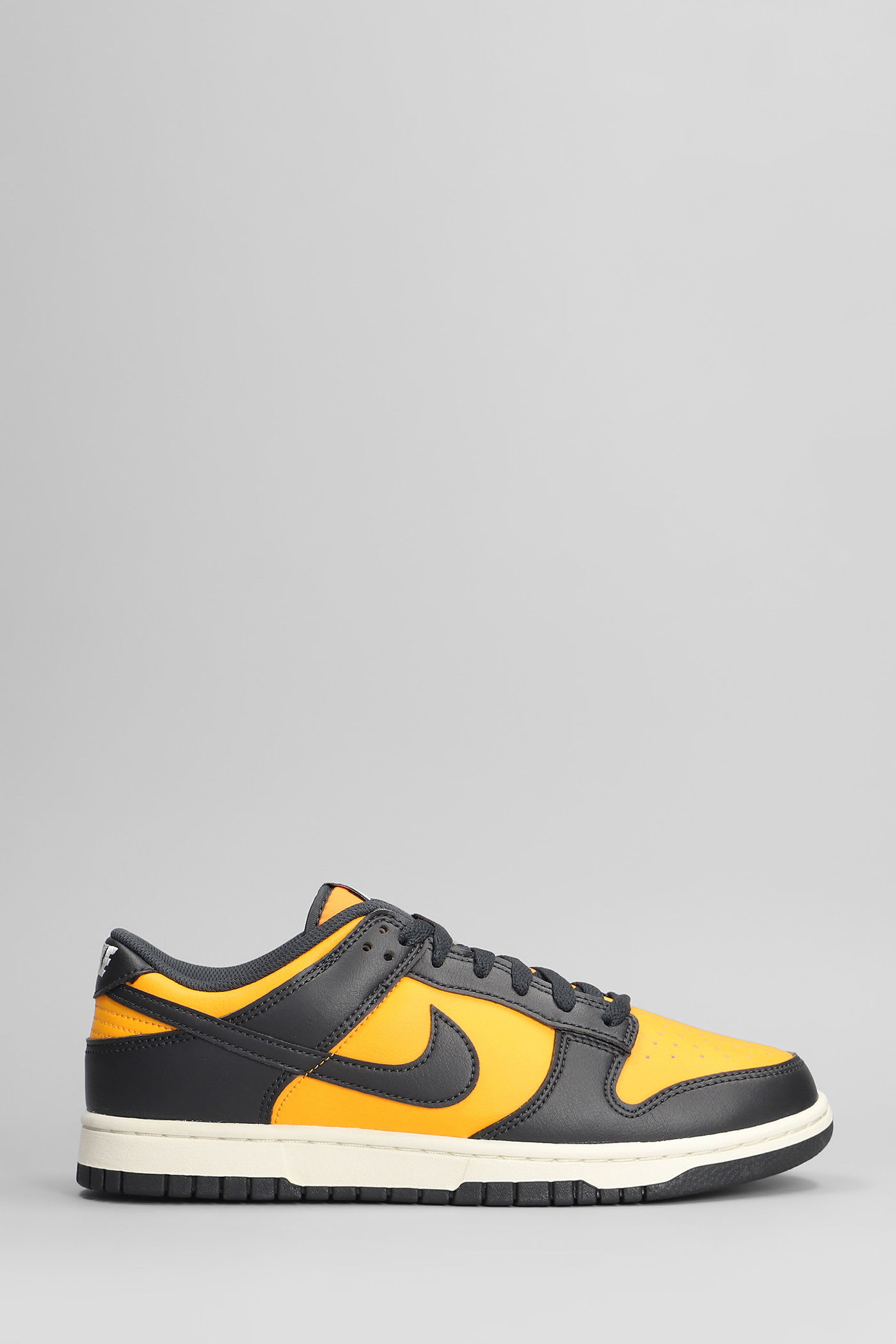 Dunk Low Retro Sneakers In Orange Leather