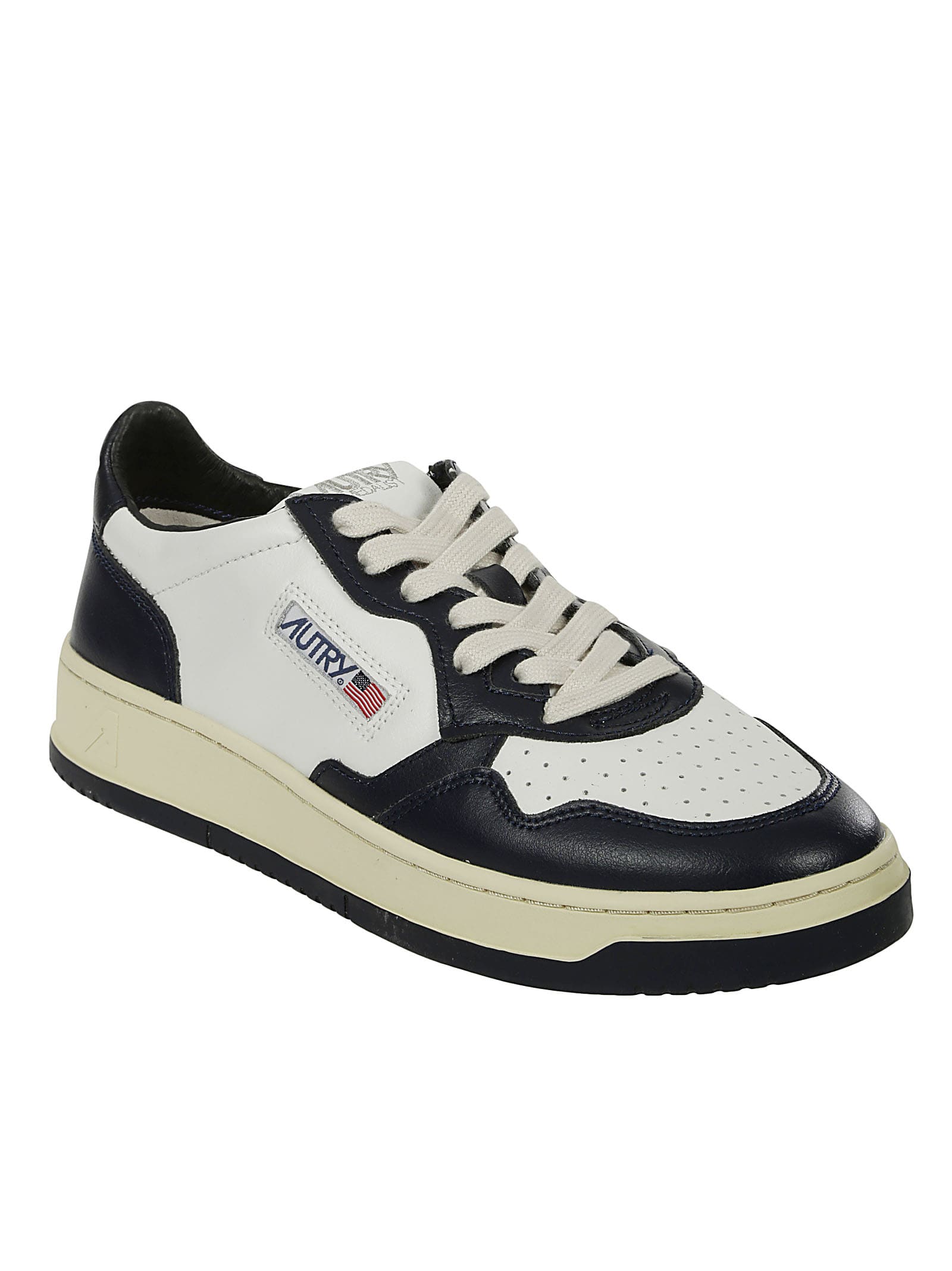 Shop Autry 01 Low Leather In Bianco