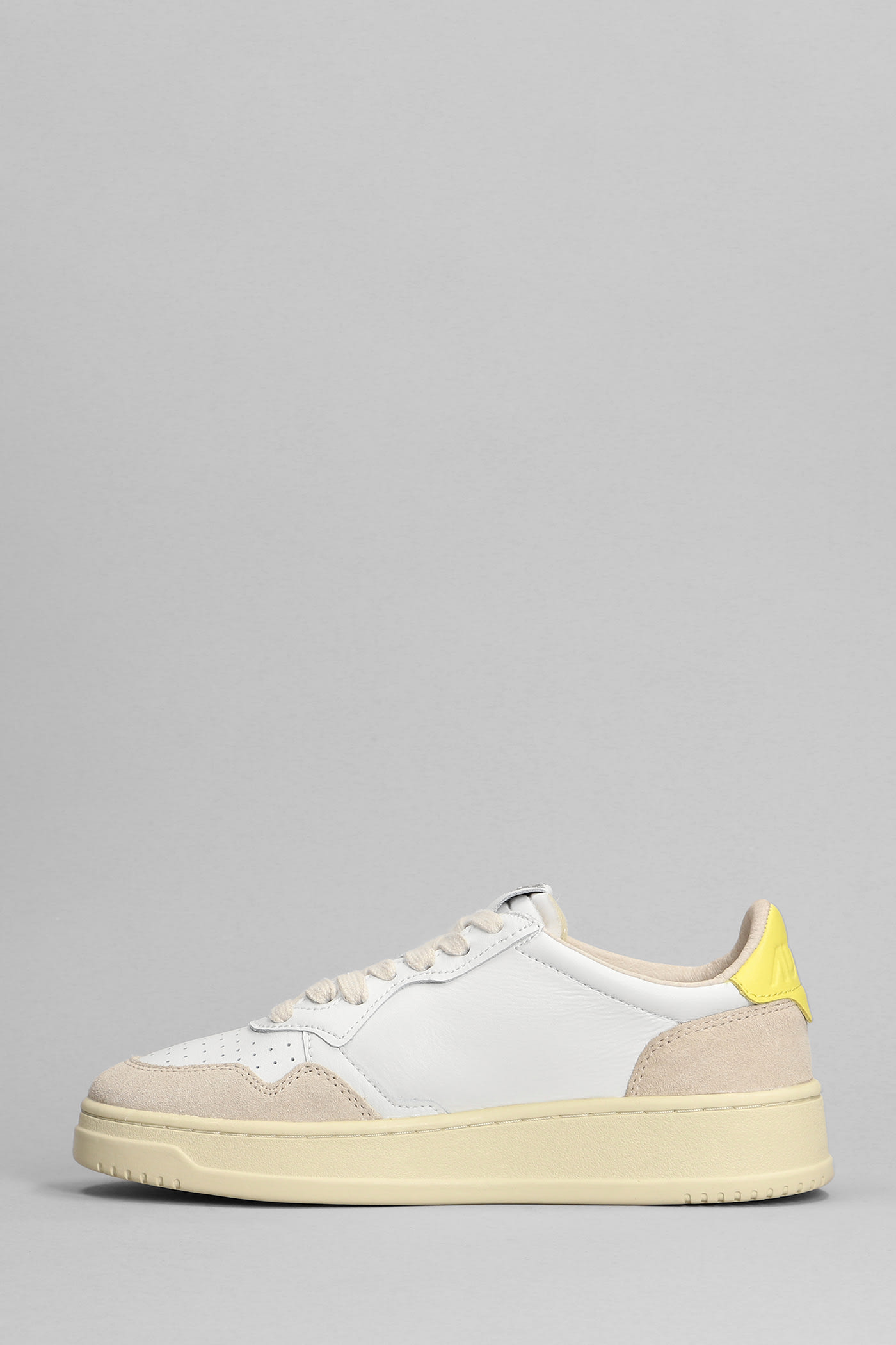 Autry 01 Sneakers In White Suede And Leather In White