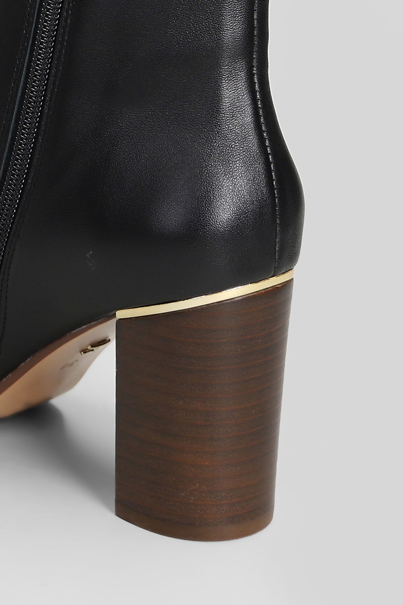 Lola Cruz High Heels Ankle Boots In Black Leather In Black