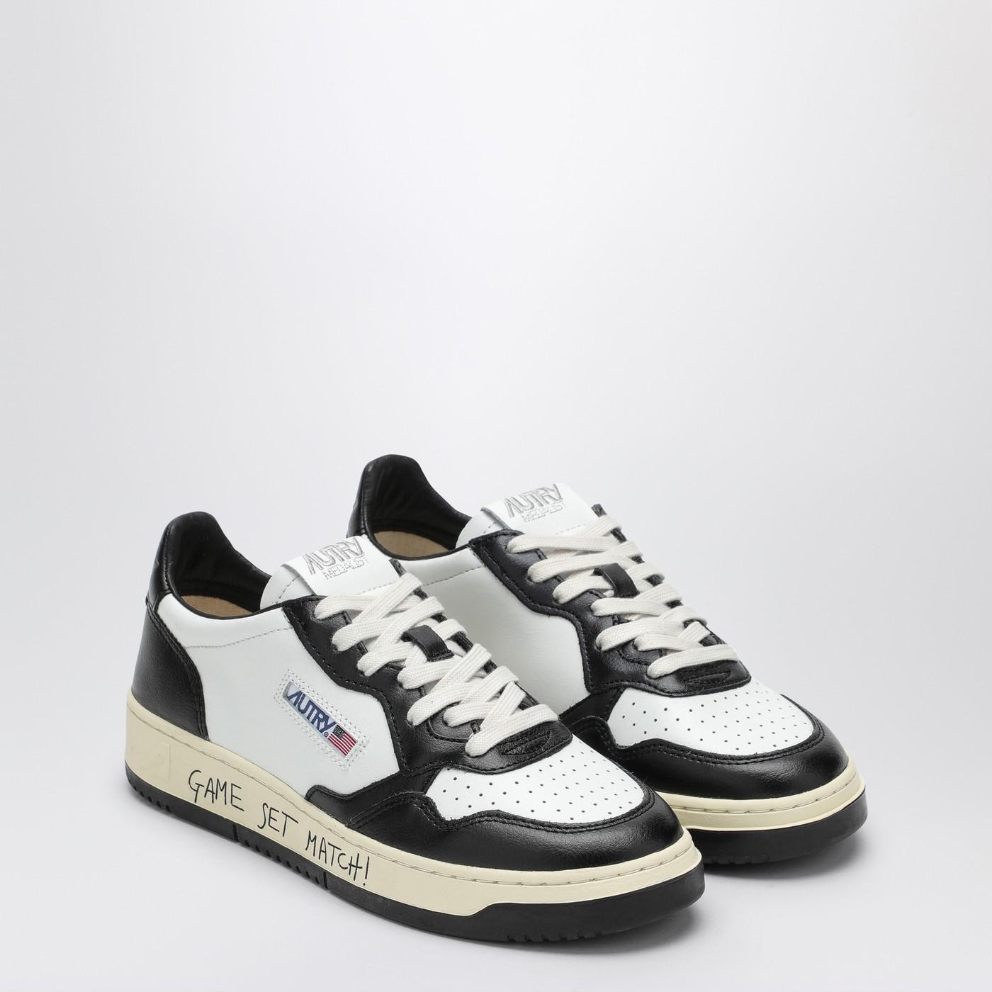 Shop Autry Medalist Trainer In White\/black Leather In Multicolour