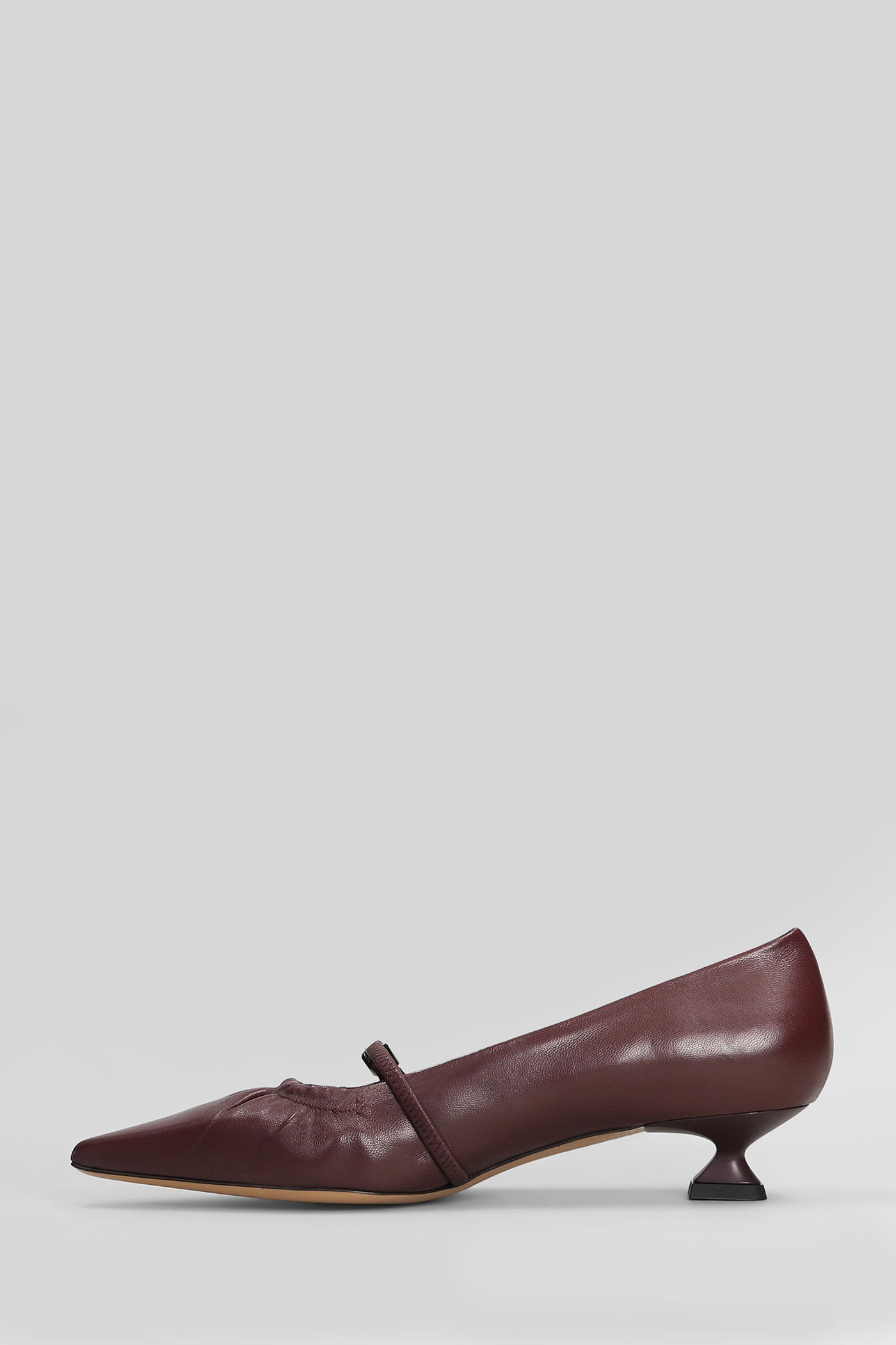 The Seller Pumps In Bordeaux Leather In Burgundy