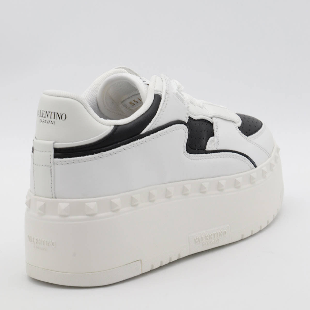 VALENTINO GARAVANI WHITE AND BLACK LEATHER SNEAKERS 