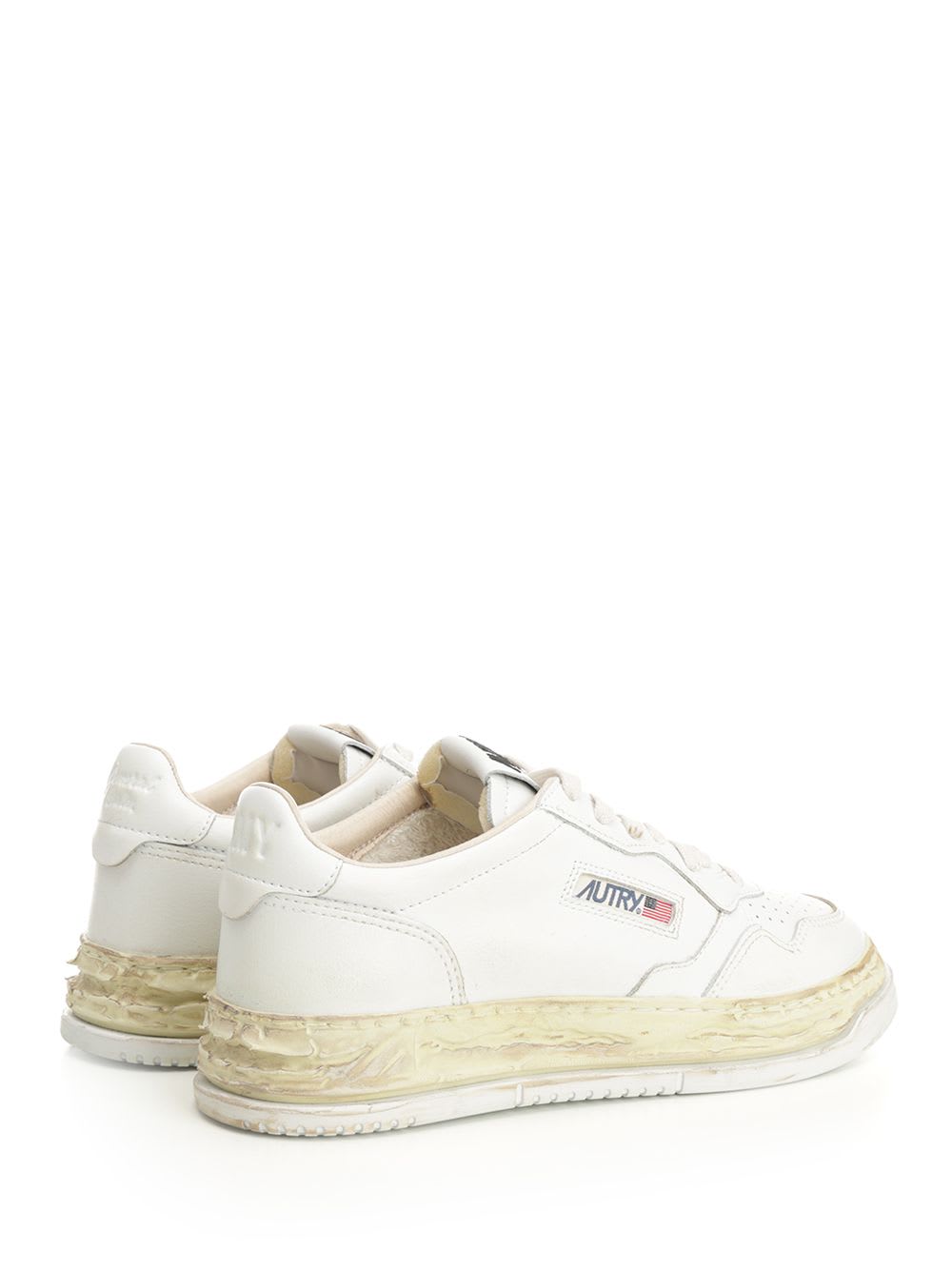 Autry Medalist Low Super Vintage Sneaker In White