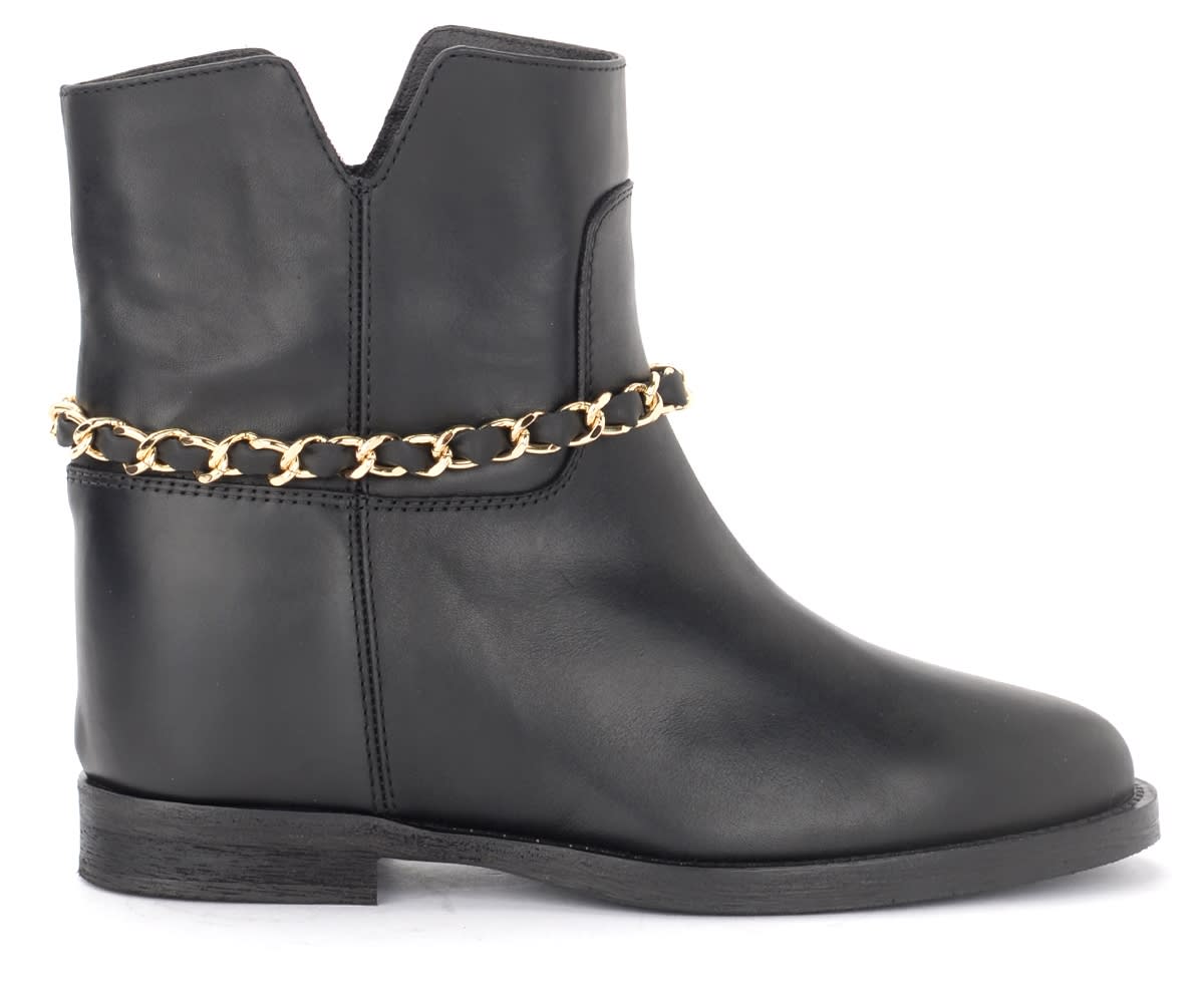 Via Roma 15 Ankle Boot In Black Leather With Golden Chain