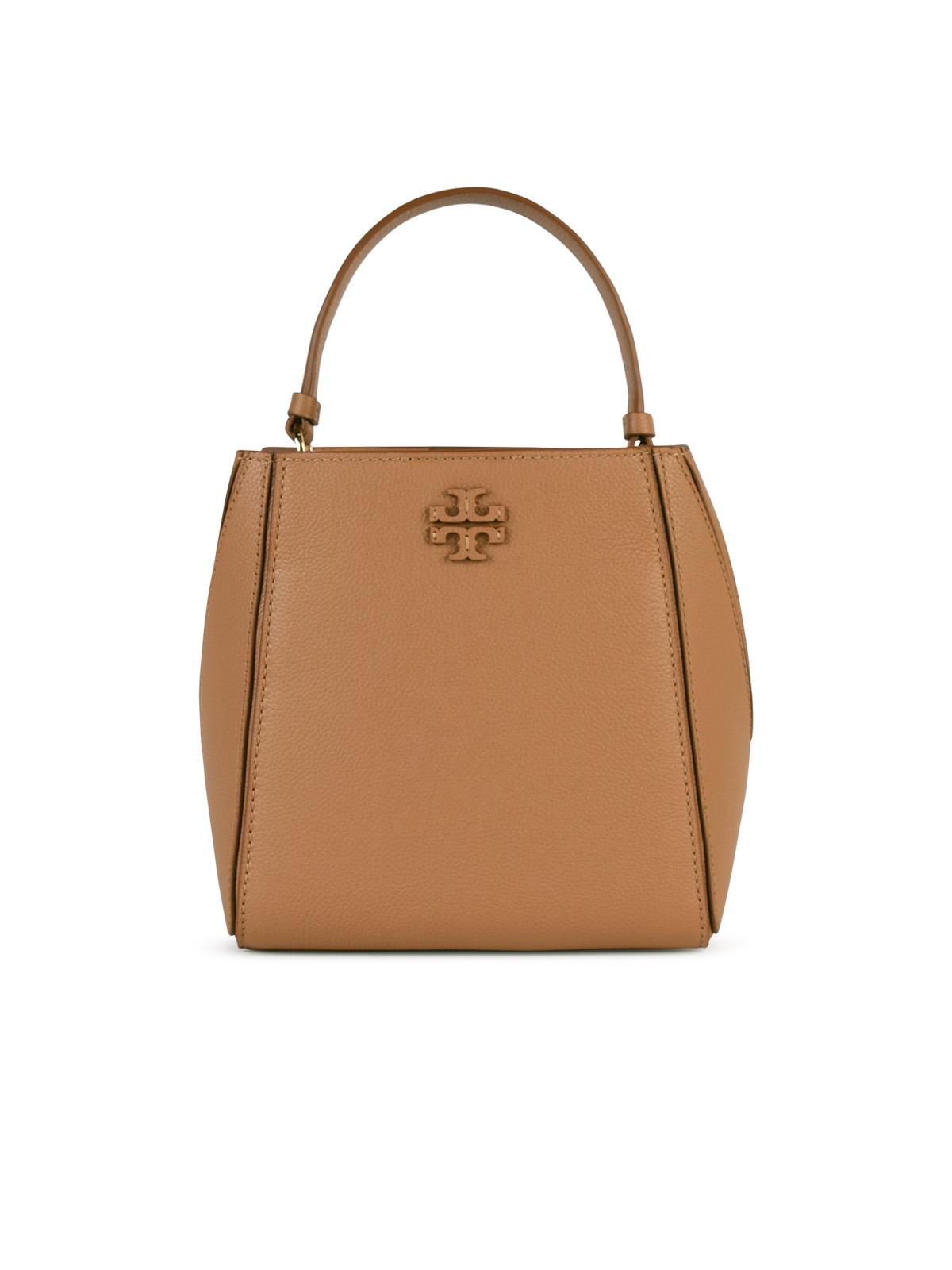 Shop Tory Burch Mcgraw Bucket Bag In Beige Leather In Tiramisu 227