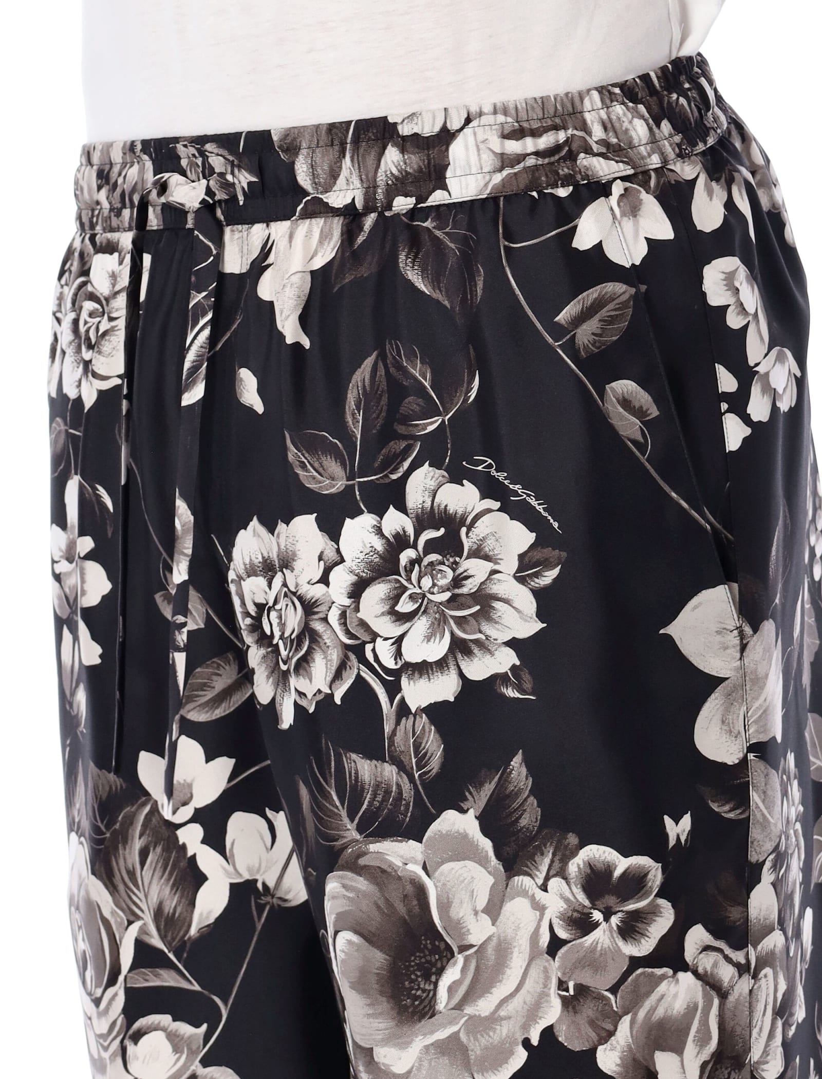 Shop Dolce & Gabbana Bermuda Flowert In Black Fiori